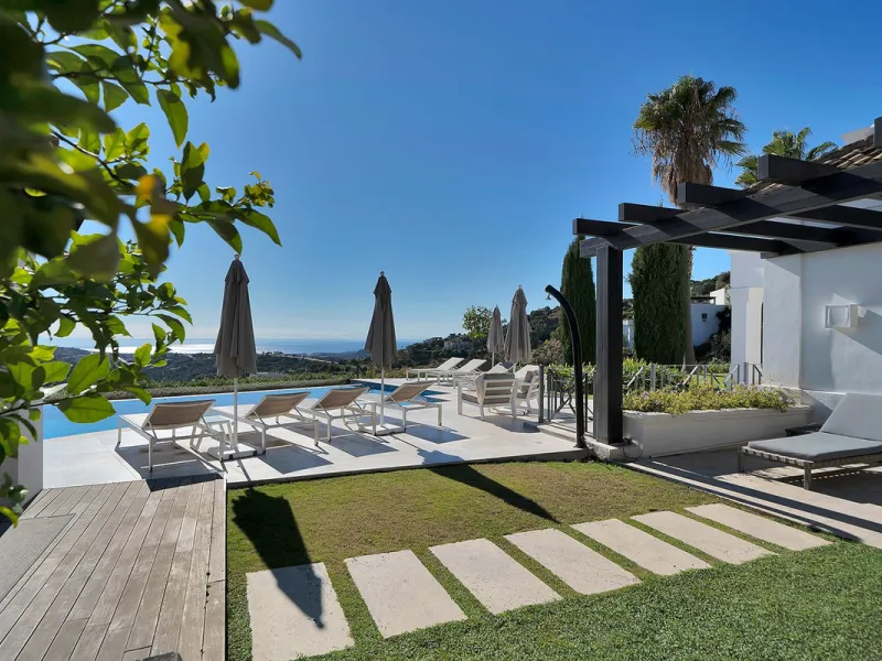 A stunning 5 bedroom Andalusían-inspired villa with panoramic sea and mountain views, Monte Mayor, Benahavís