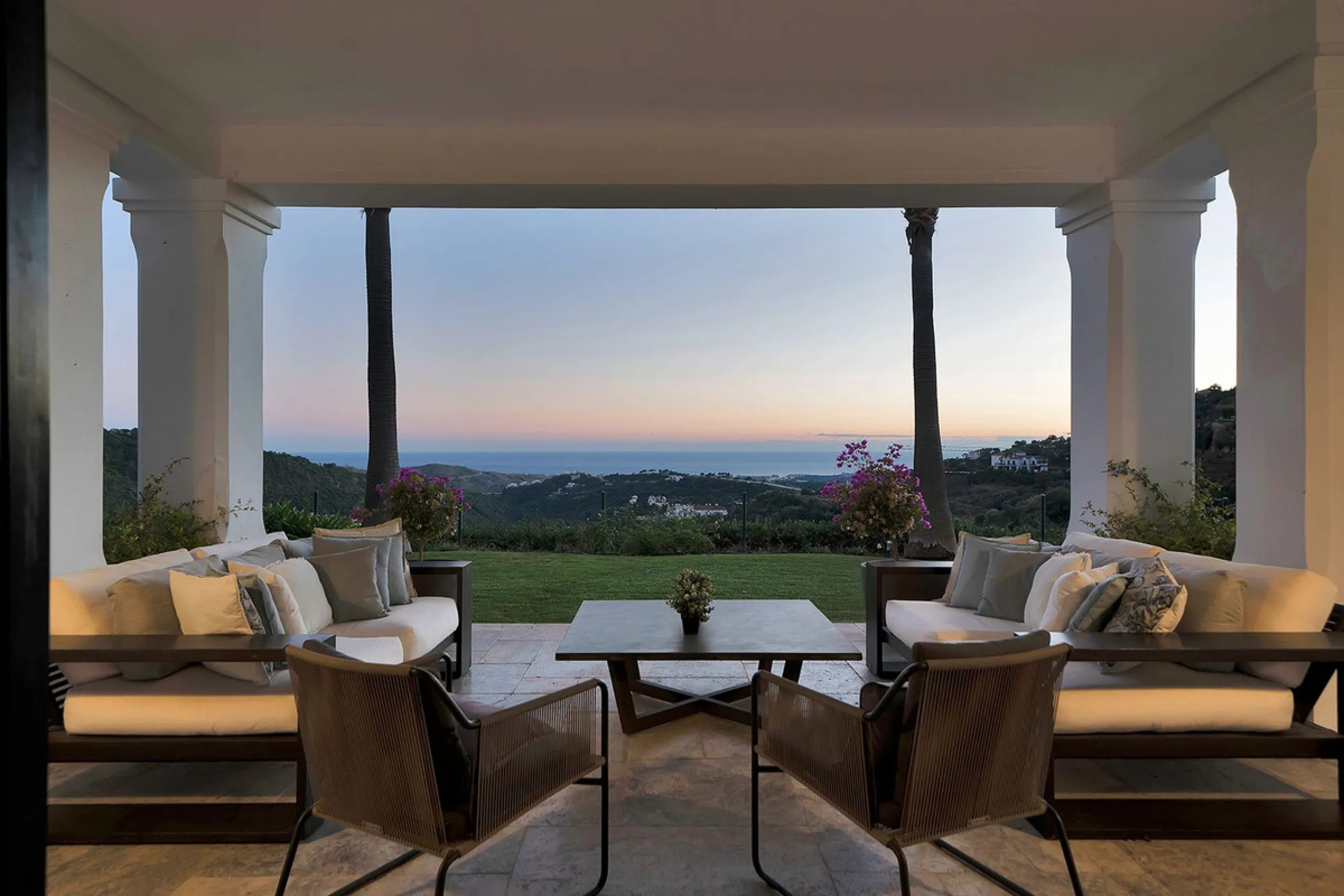 A stunning 5 bedroom Andalusían-inspired villa with panoramic sea and mountain views, Monte Mayor, Benahavís