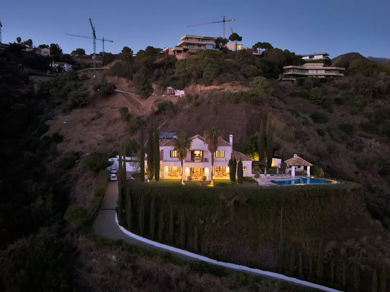 A stunning 5 bedroom Andalusían-inspired villa with panoramic sea and mountain views, Monte Mayor, Benahavís