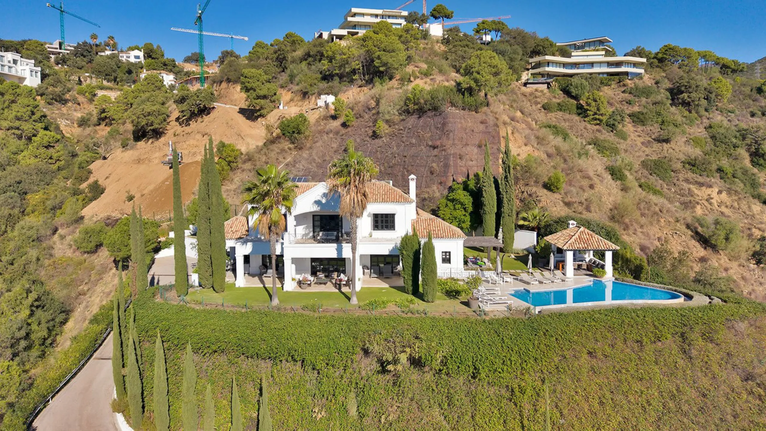 A stunning 5 bedroom Andalusían-inspired villa with panoramic sea and mountain views, Monte Mayor, Benahavís