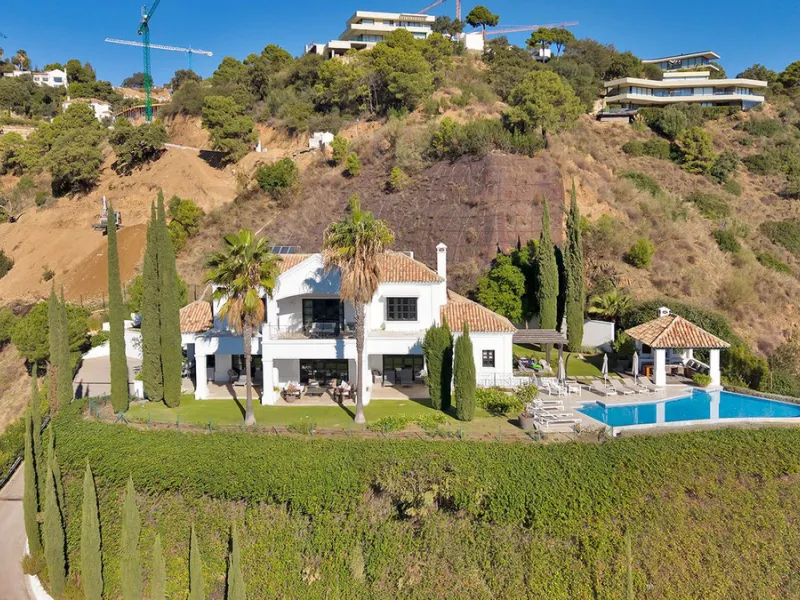 A stunning 5 bedroom Andalusían-inspired villa with panoramic sea and mountain views, Monte Mayor, Benahavís