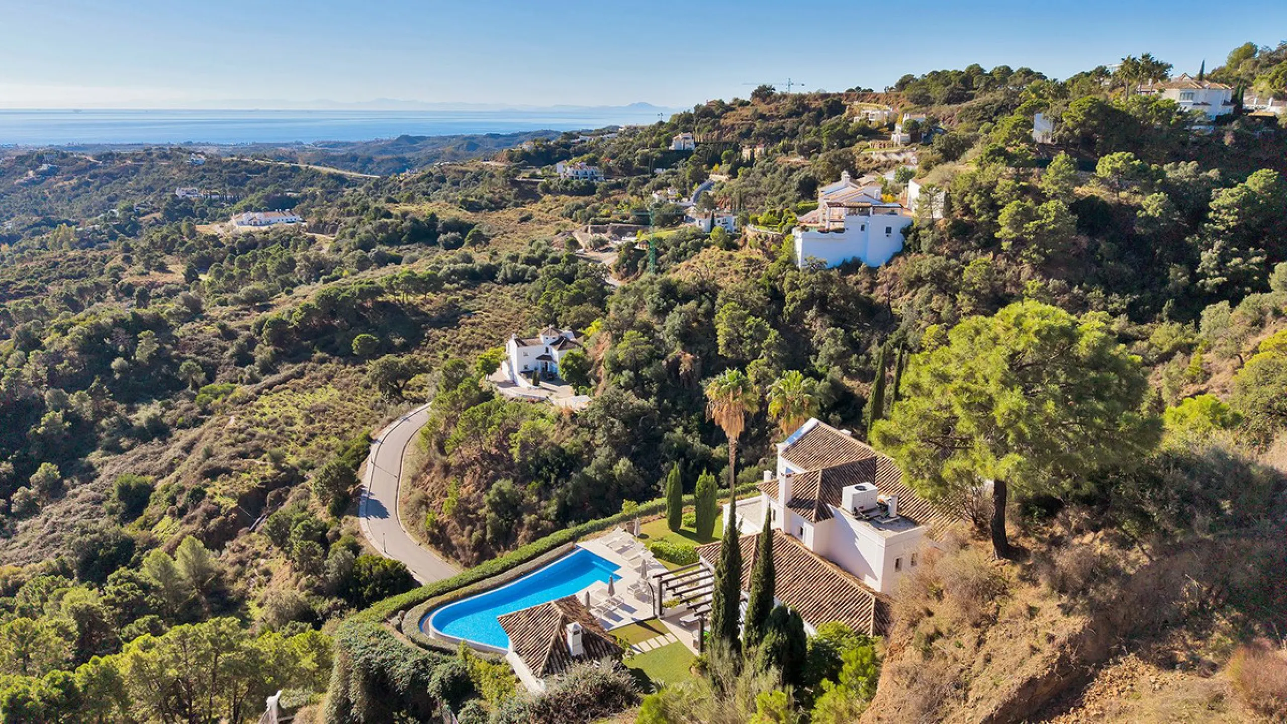A stunning 5 bedroom Andalusían-inspired villa with panoramic sea and mountain views, Monte Mayor, Benahavís