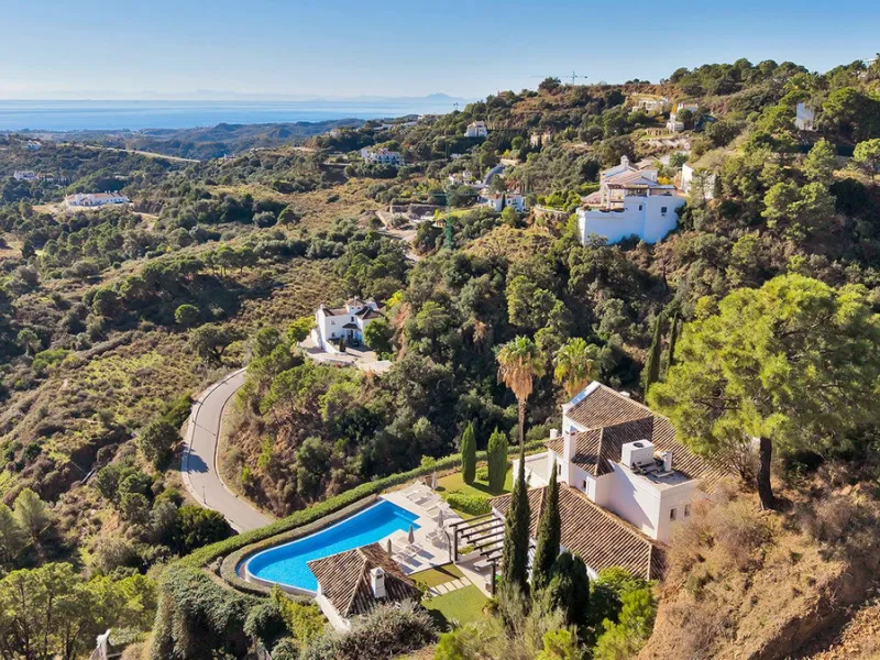 A stunning 5 bedroom Andalusían-inspired villa with panoramic sea and mountain views, Monte Mayor, Benahavís