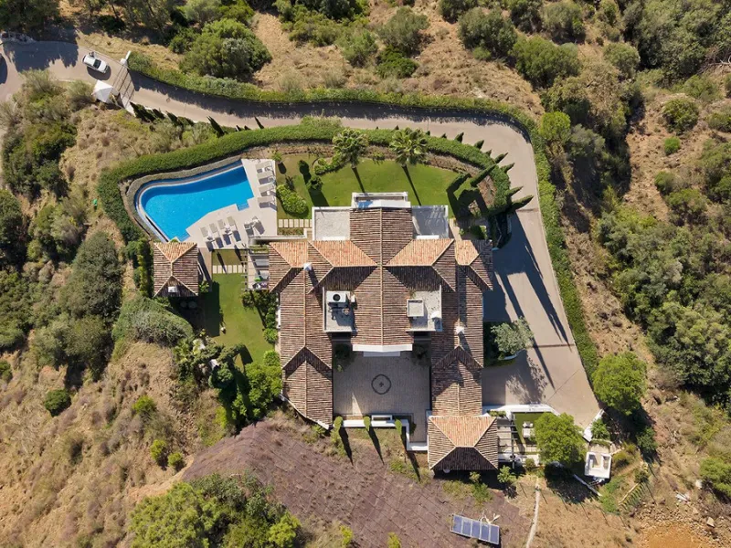 A stunning 5 bedroom Andalusían-inspired villa with panoramic sea and mountain views, Monte Mayor, Benahavís