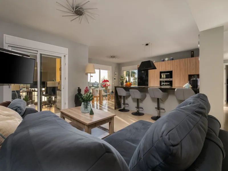 Apartment - Middle Floor Apartment в продаже в Benahavís, Málaga. В доме 3 спален и 2 ванных комнат. Площадь дома 174 м²