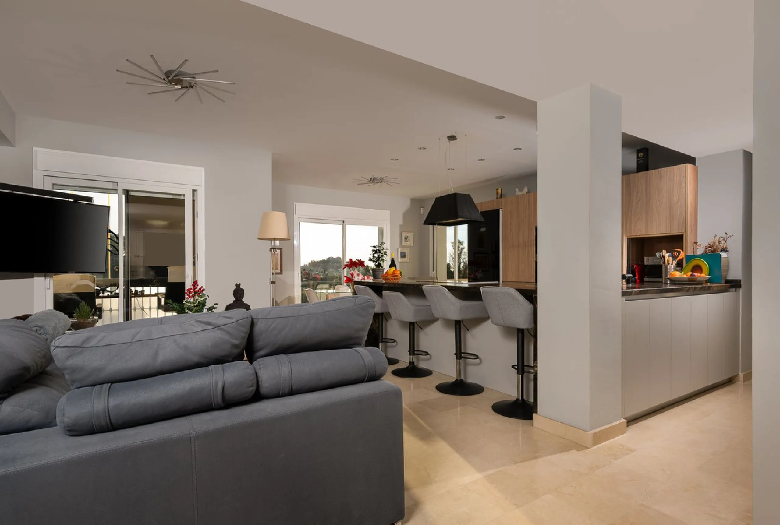 Apartment - Middle Floor Apartment в продаже в Benahavís, Málaga. В доме 3 спален и 2 ванных комнат. Площадь дома 174 м²