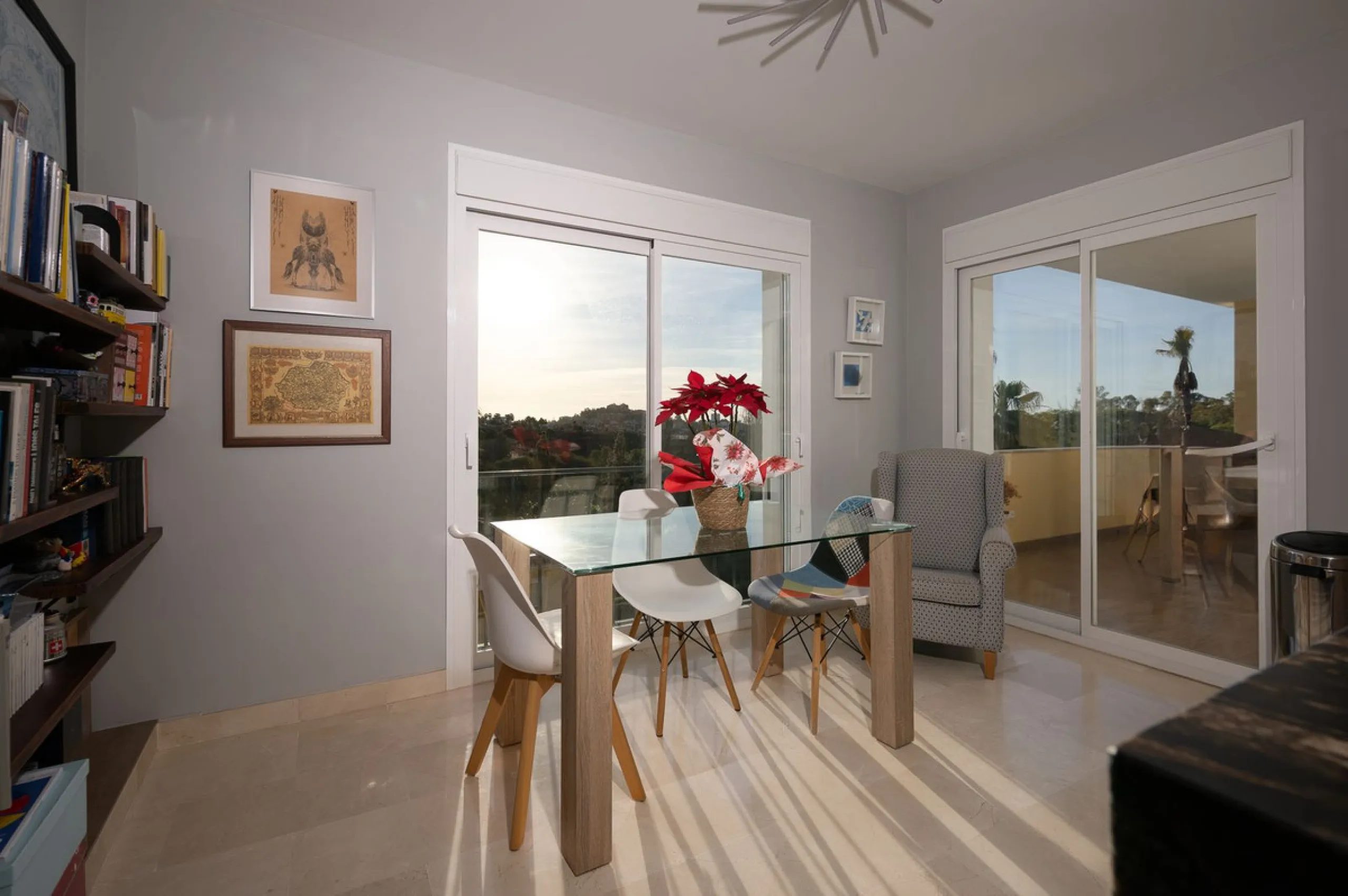 Apartment - Middle Floor Apartment в продаже в Benahavís, Málaga. В доме 3 спален и 2 ванных комнат. Площадь дома 174 м²