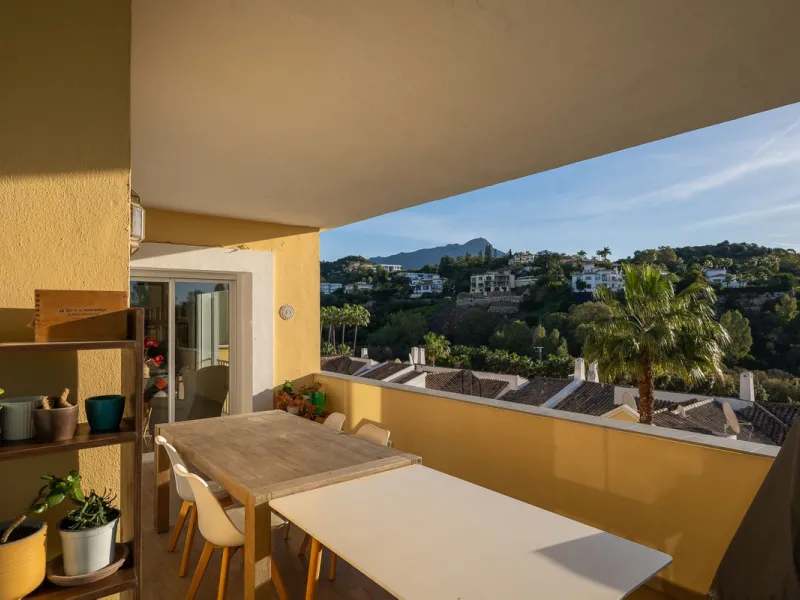 Apartment - Middle Floor Apartment в продаже в Benahavís, Málaga. В доме 3 спален и 2 ванных комнат. Площадь дома 174 м²