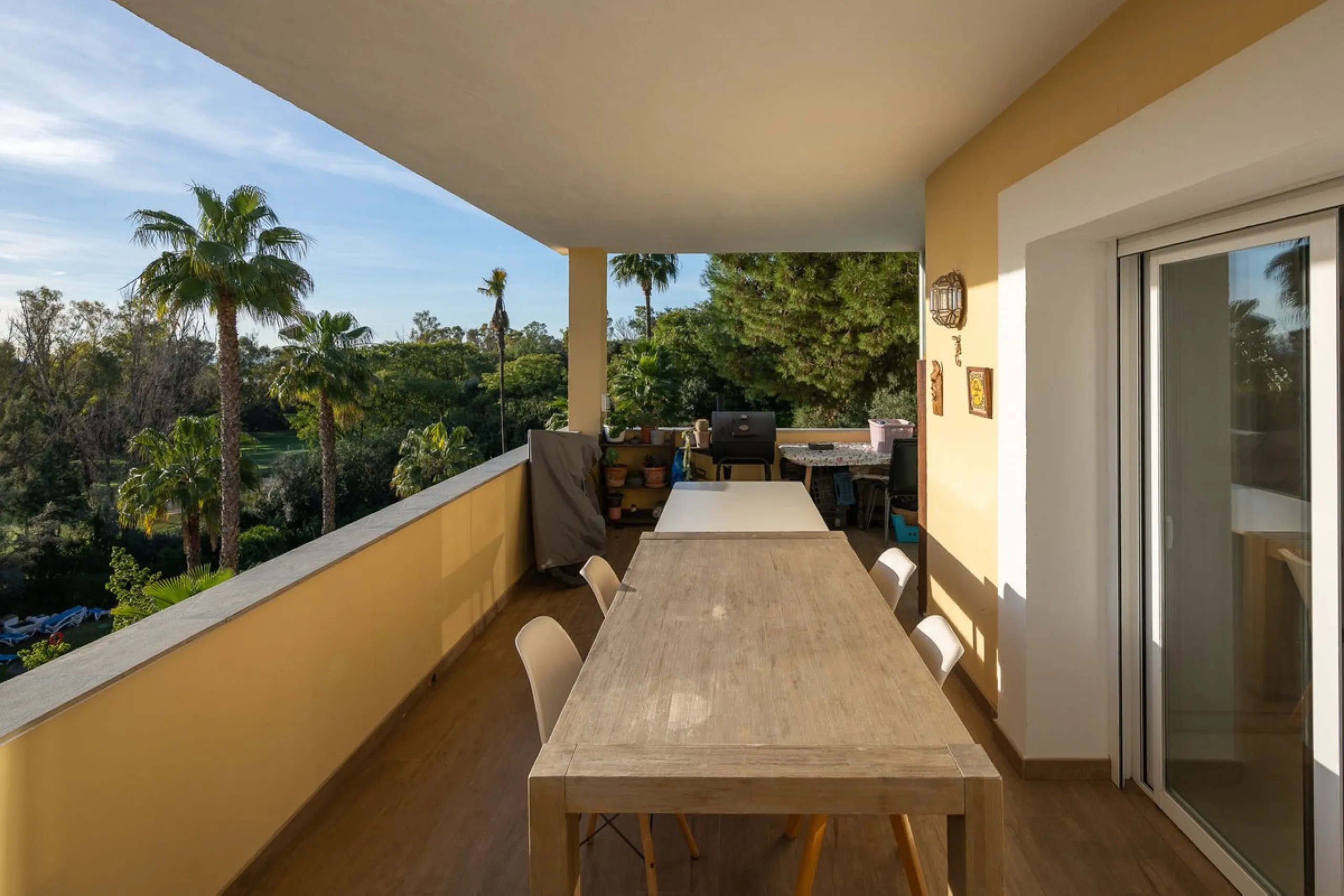 Apartment - Middle Floor Apartment в продаже в Benahavís, Málaga. В доме 3 спален и 2 ванных комнат. Площадь дома 174 м²