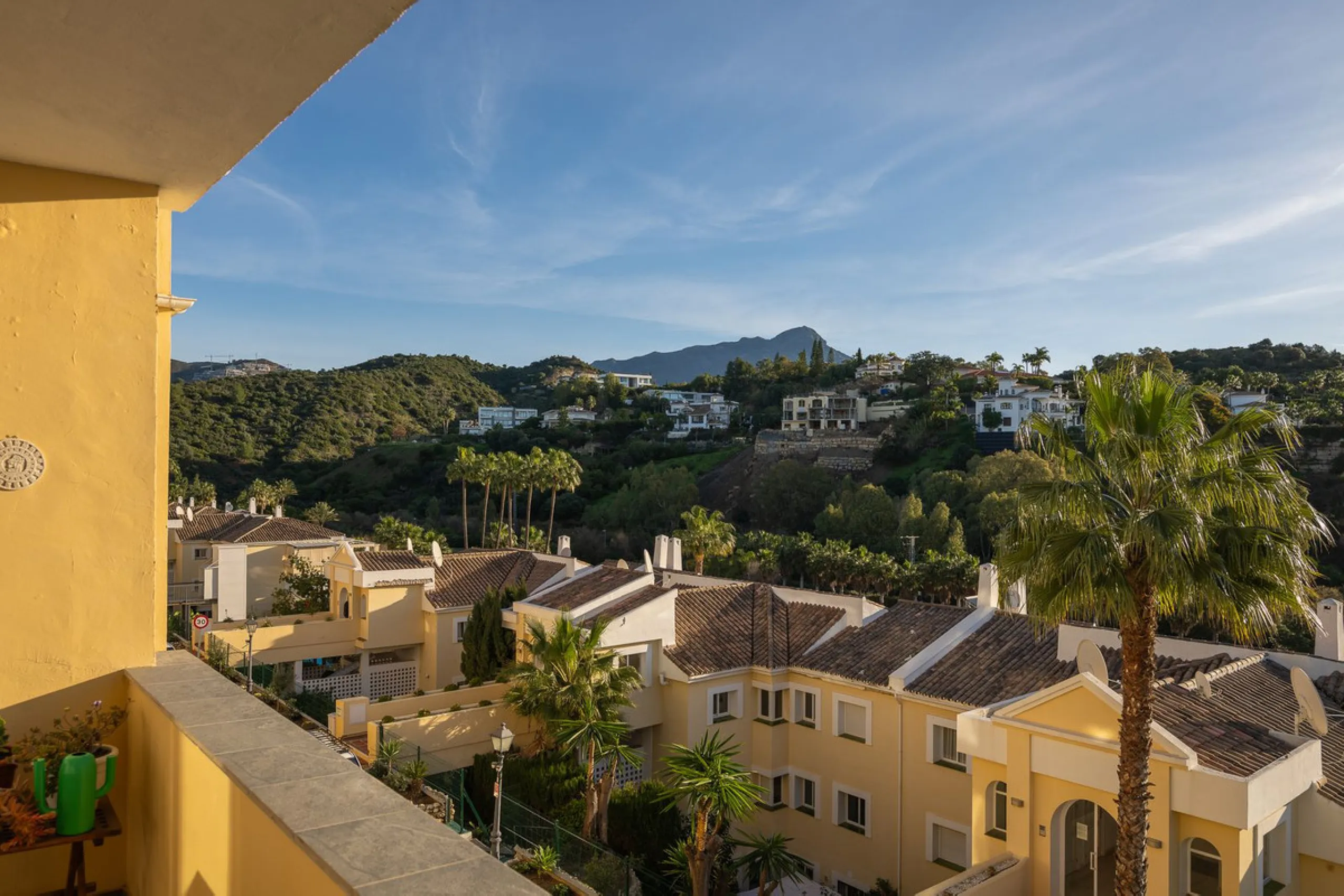 Apartment - Middle Floor Apartment в продаже в Benahavís, Málaga. В доме 3 спален и 2 ванных комнат. Площадь дома 174 м²