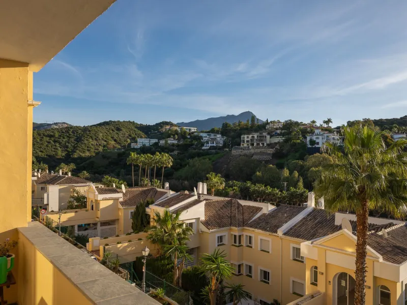 Apartment - Middle Floor Apartment в продаже в Benahavís, Málaga. В доме 3 спален и 2 ванных комнат. Площадь дома 174 м²