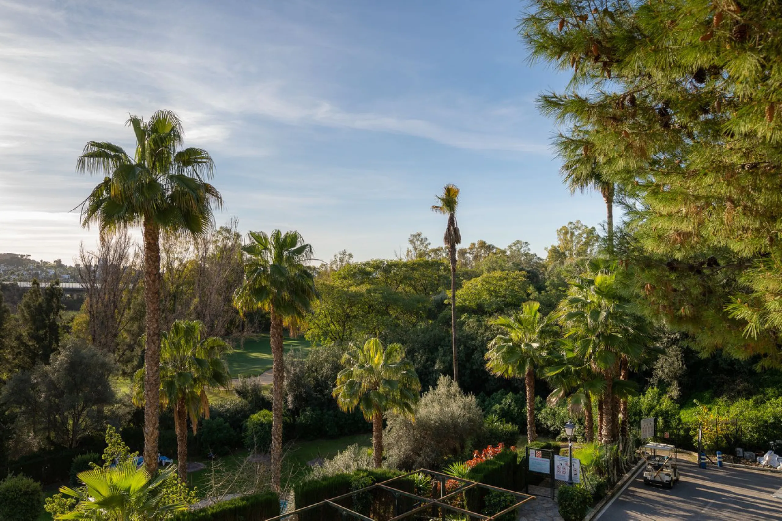 Apartment - Middle Floor Apartment в продаже в Benahavís, Málaga. В доме 3 спален и 2 ванных комнат. Площадь дома 174 м²