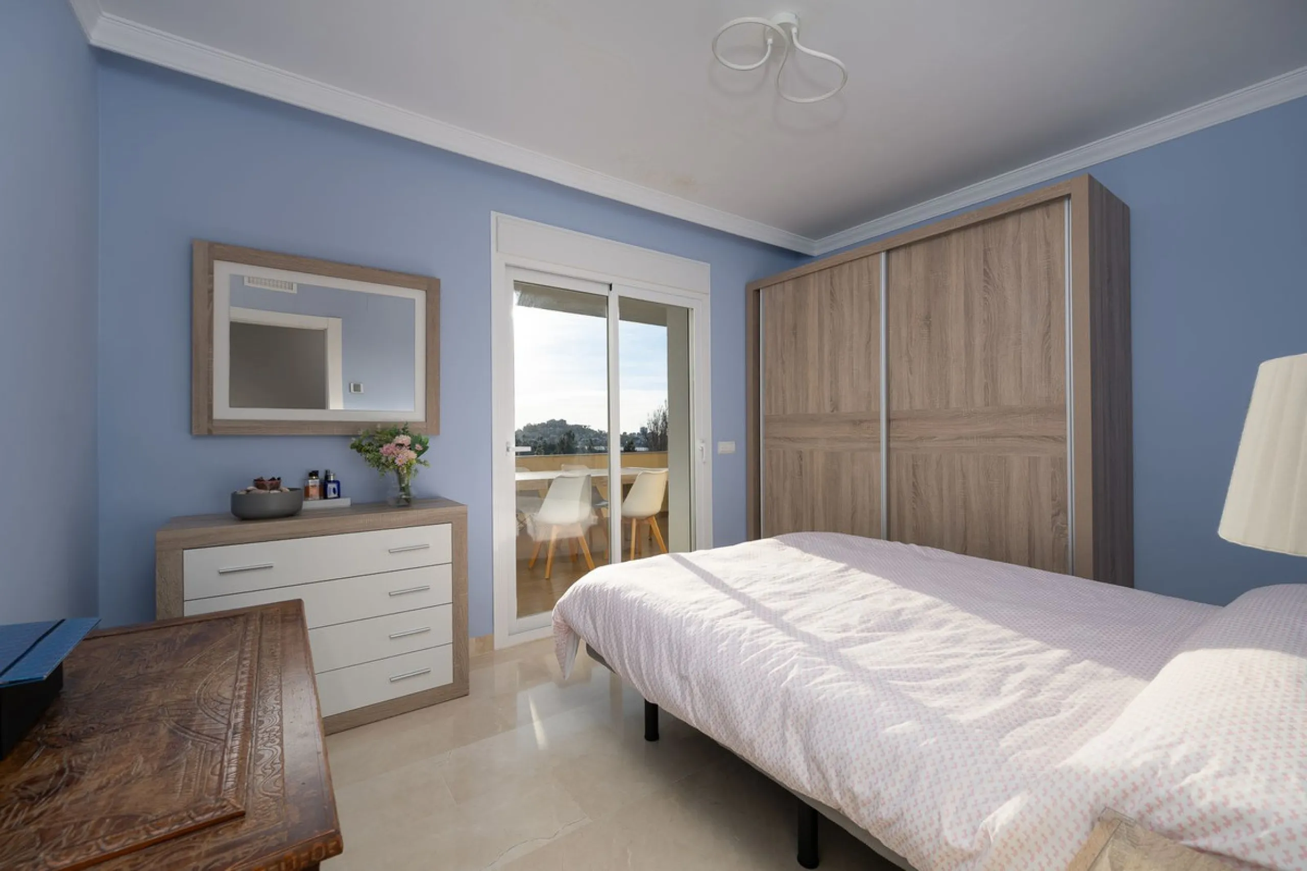 Apartment - Middle Floor Apartment в продаже в Benahavís, Málaga. В доме 3 спален и 2 ванных комнат. Площадь дома 174 м²