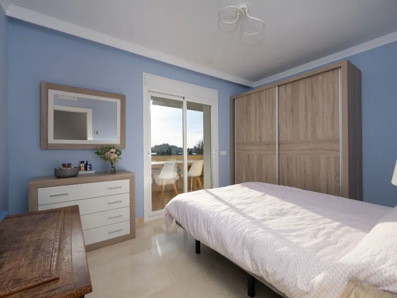 Apartment - Middle Floor Apartment в продаже в Benahavís, Málaga. В доме 3 спален и 2 ванных комнат. Площадь дома 174 м²