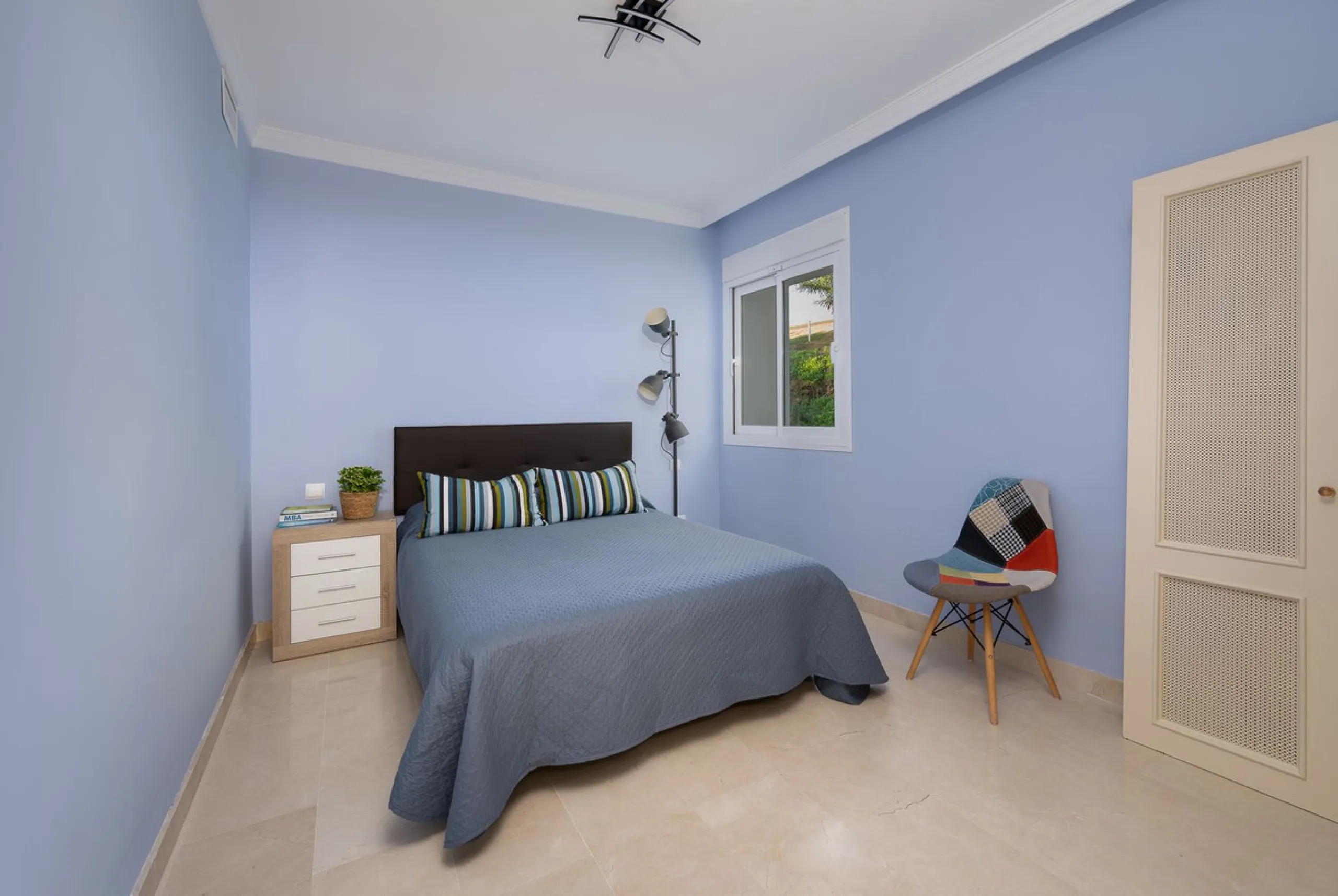 Apartment - Middle Floor Apartment в продаже в Benahavís, Málaga. В доме 3 спален и 2 ванных комнат. Площадь дома 174 м²