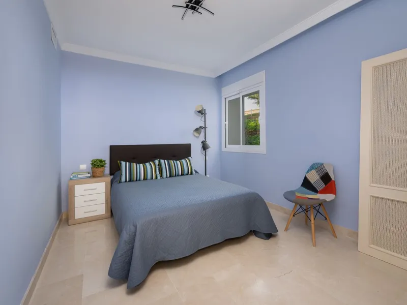 Apartment - Middle Floor Apartment в продаже в Benahavís, Málaga. В доме 3 спален и 2 ванных комнат. Площадь дома 174 м²