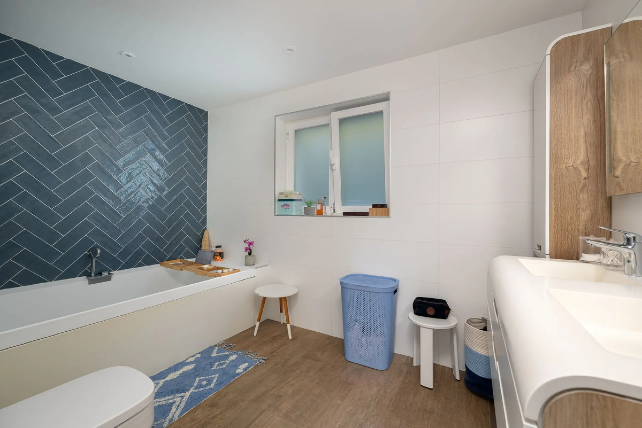 Apartment - Middle Floor Apartment в продаже в Benahavís, Málaga. В доме 3 спален и 2 ванных комнат. Площадь дома 174 м²