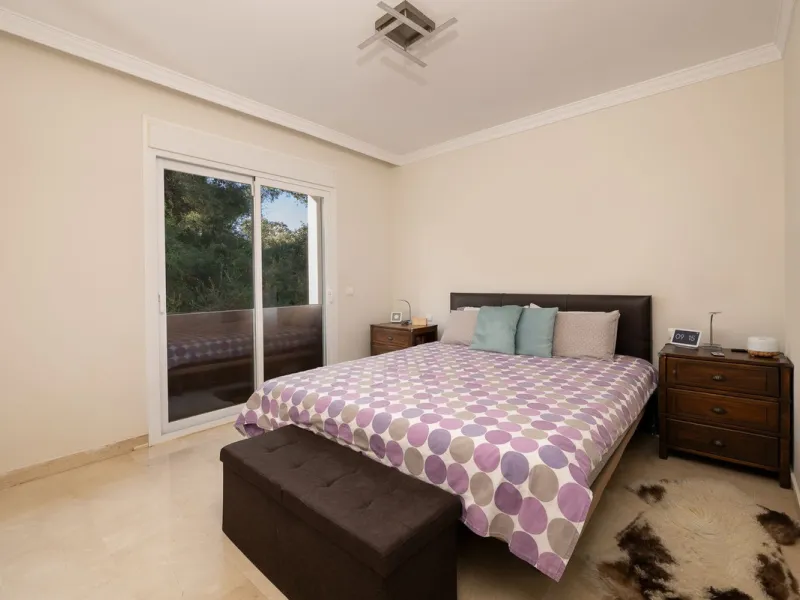 Apartment - Middle Floor Apartment в продаже в Benahavís, Málaga. В доме 3 спален и 2 ванных комнат. Площадь дома 174 м²