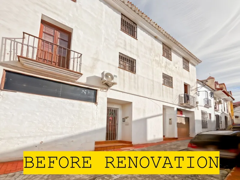 We are pleased to present this unique investment opportunity in the heart of Riogordo (Málaga): a substantial village house with a total built area of 381 m², distributed over three floors on a 323 m² urban residential plot. Constructed in 2005 and legall