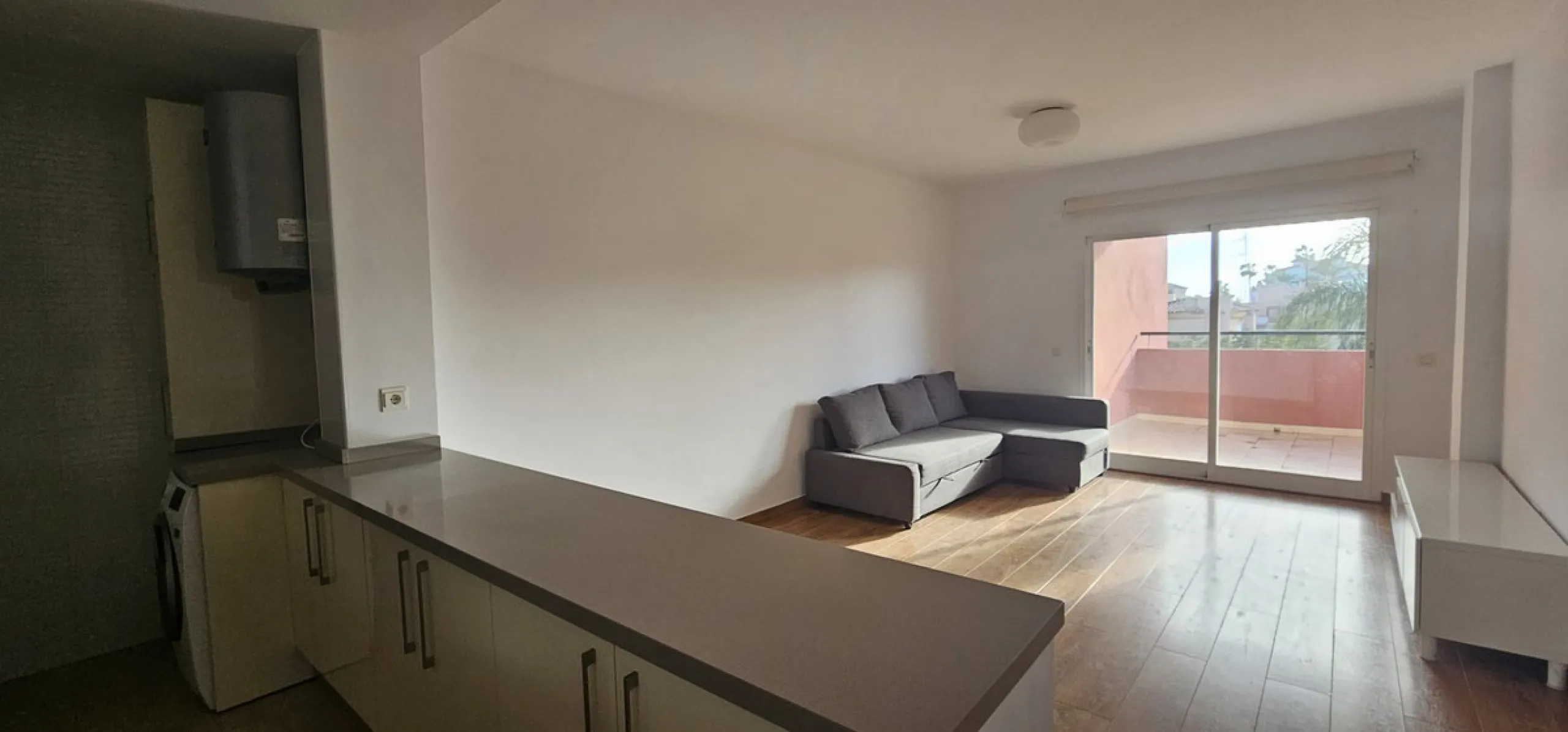 Apartment - Middle Floor Apartment в продаже в Mijas, Málaga. В доме 3 спален и 2 ванных комнат. Площадь дома 114 м²