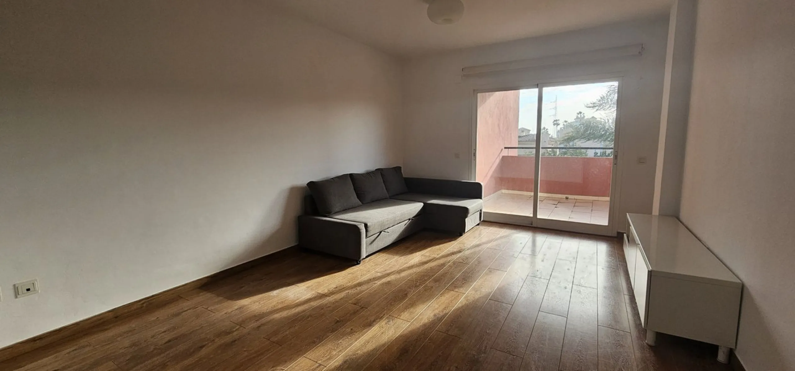 Apartment - Middle Floor Apartment в продаже в Mijas, Málaga. В доме 3 спален и 2 ванных комнат. Площадь дома 114 м²