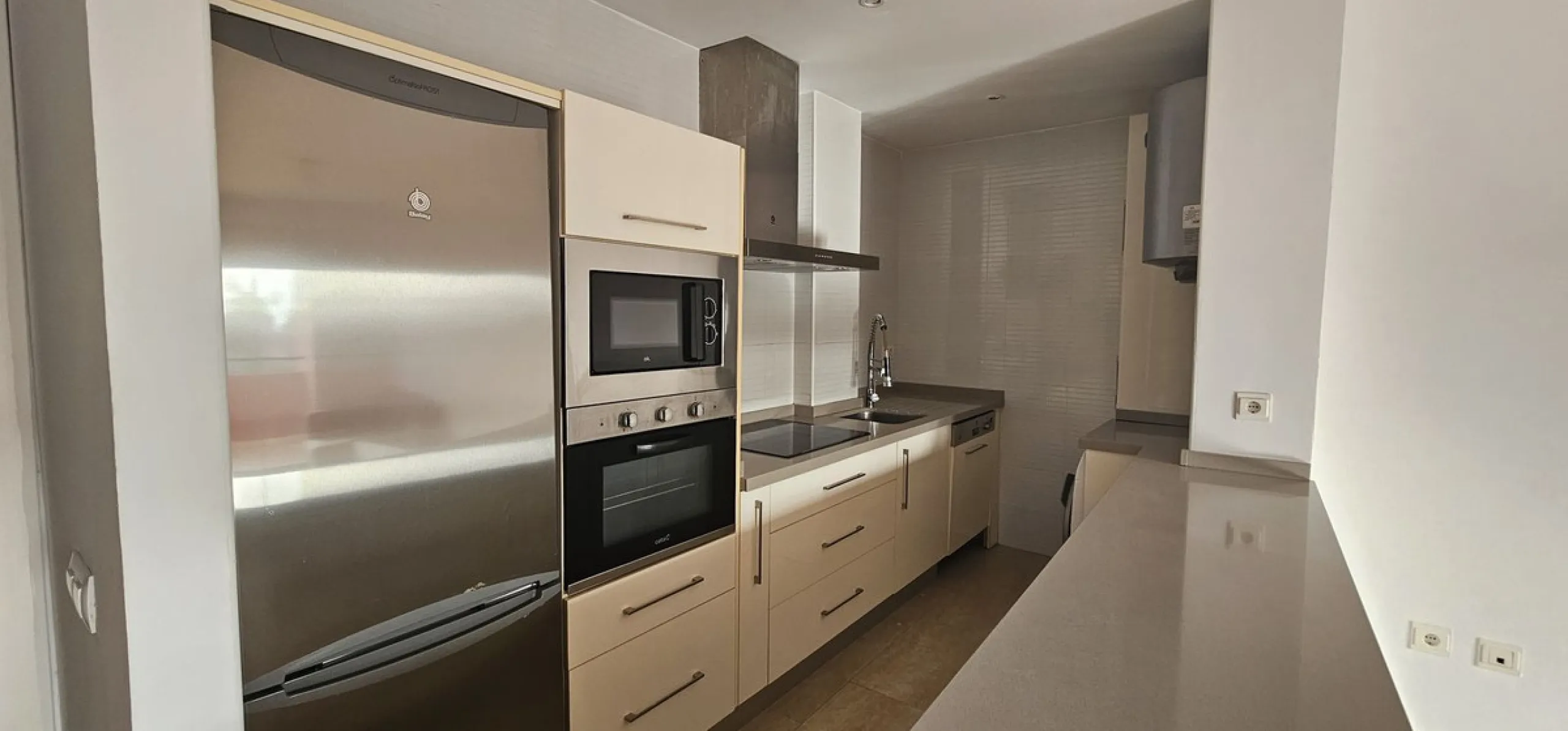 Apartment - Middle Floor Apartment в продаже в Mijas, Málaga. В доме 3 спален и 2 ванных комнат. Площадь дома 114 м²