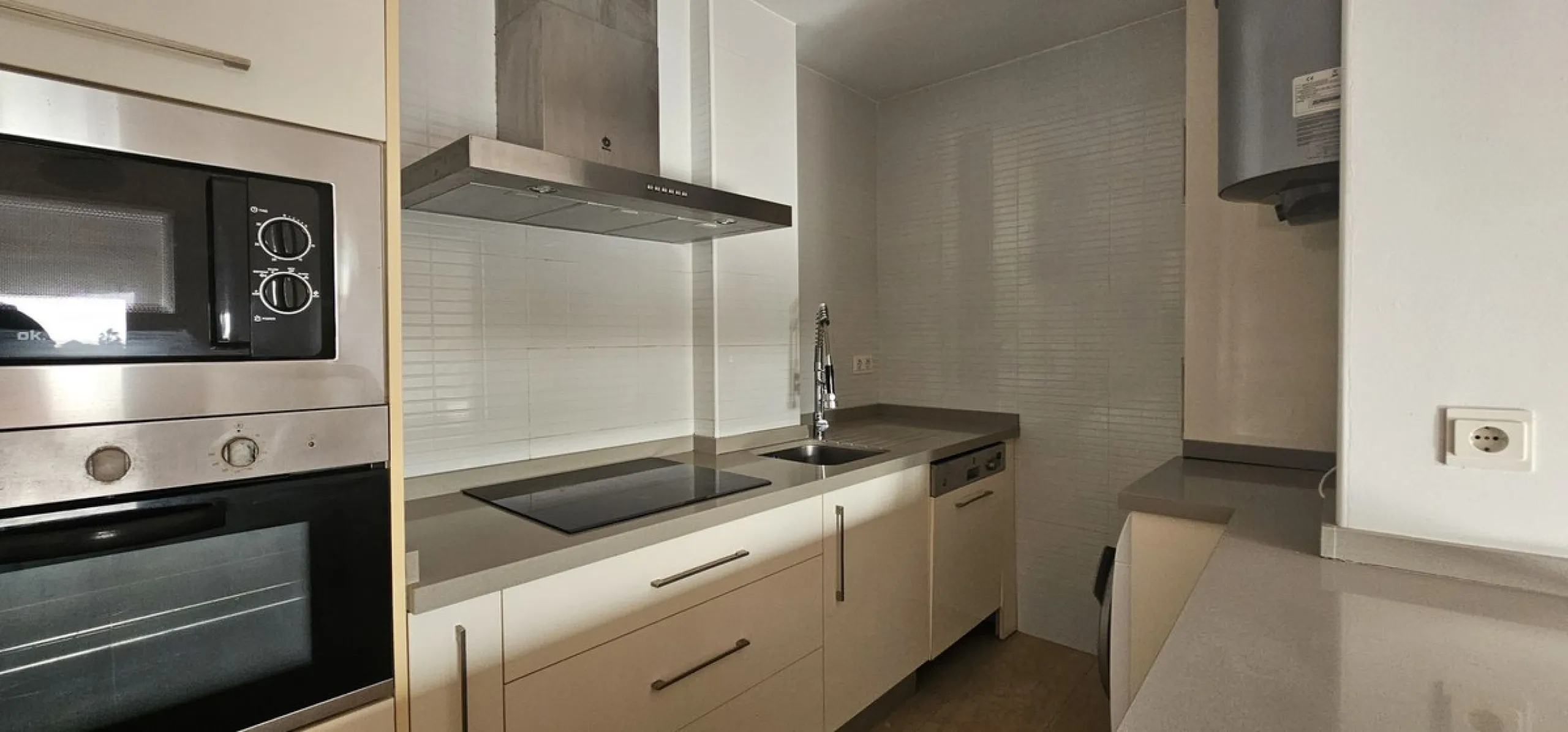 Apartment - Middle Floor Apartment в продаже в Mijas, Málaga. В доме 3 спален и 2 ванных комнат. Площадь дома 114 м²