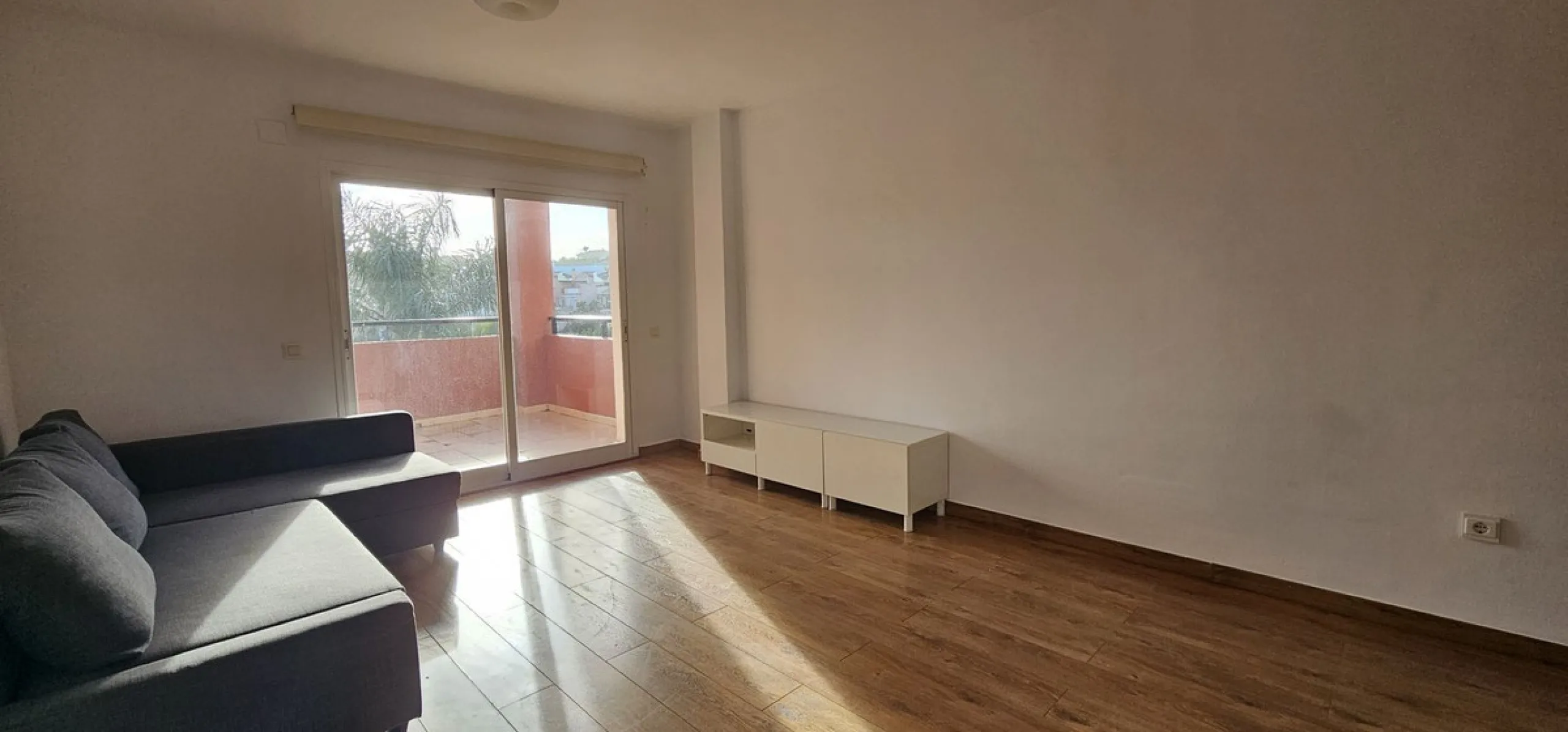 Apartment - Middle Floor Apartment в продаже в Mijas, Málaga. В доме 3 спален и 2 ванных комнат. Площадь дома 114 м²