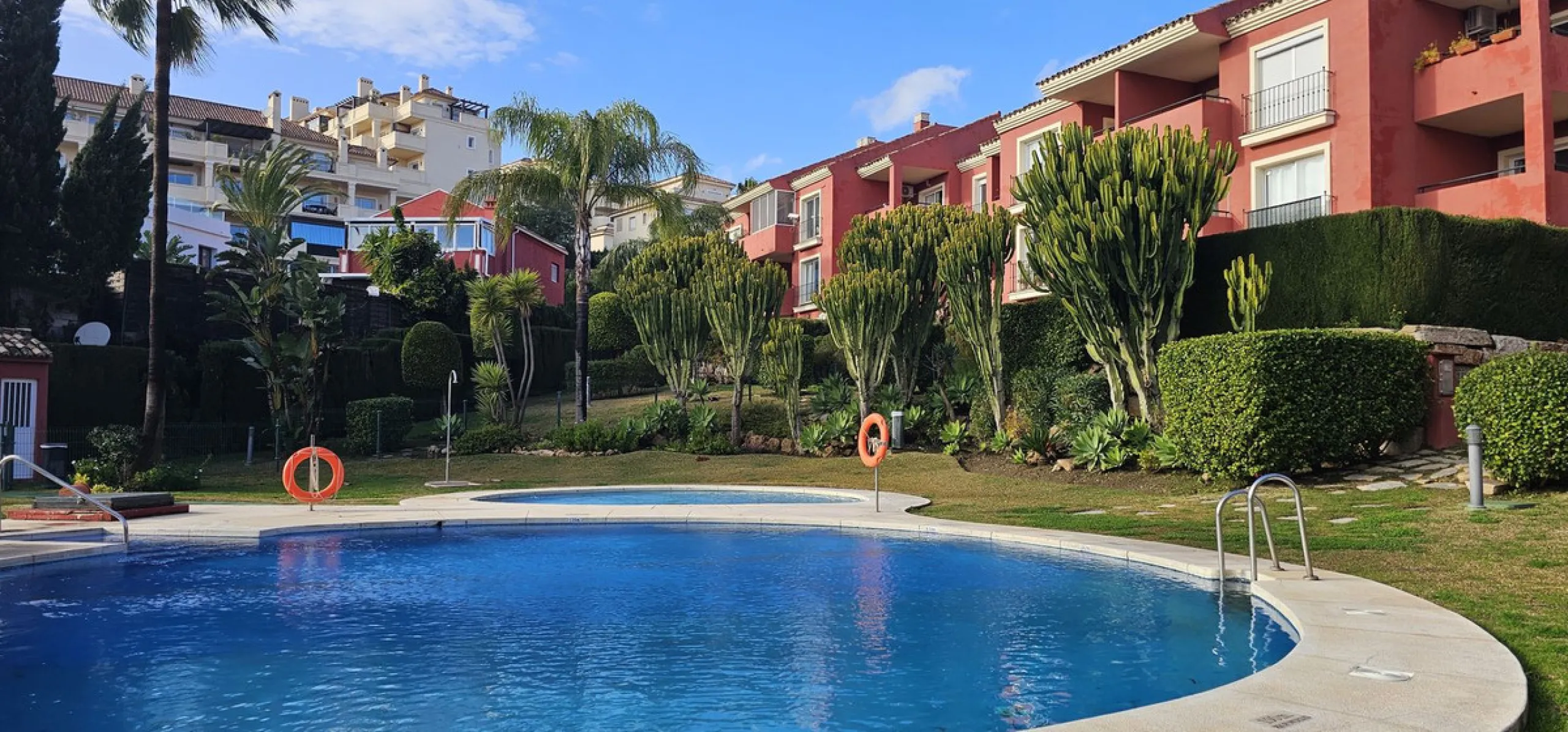 Apartment - Middle Floor Apartment в продаже в Mijas, Málaga. В доме 3 спален и 2 ванных комнат. Площадь дома 114 м²