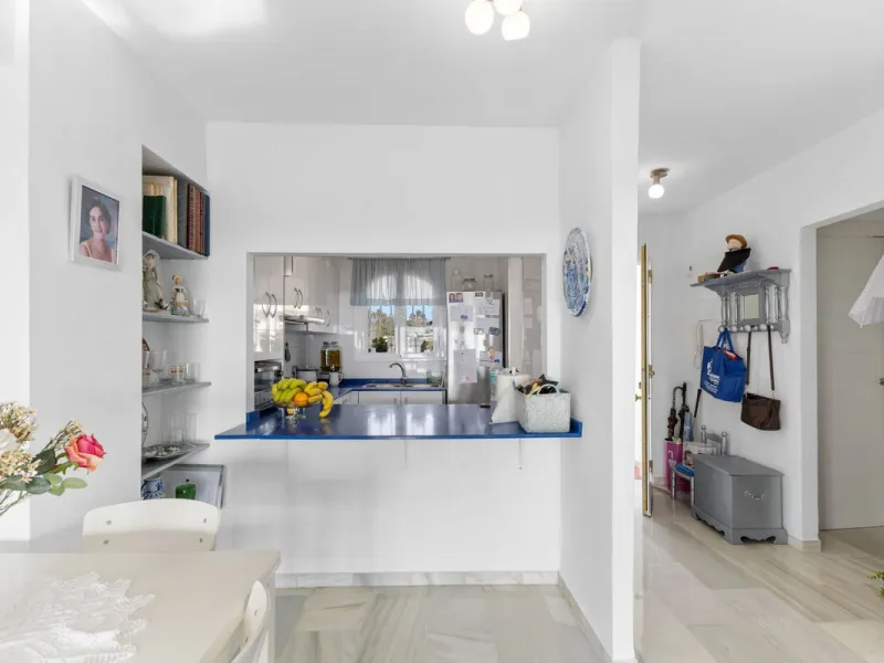 Apartment - Middle Floor Apartment в продаже в Marbella, Málaga. В доме 2 спален и 2 ванных комнат. Площадь дома 78 м²