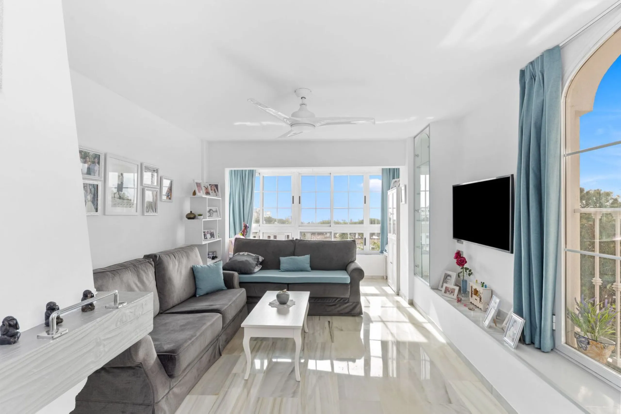Apartment - Middle Floor Apartment в продаже в Marbella, Málaga. В доме 2 спален и 2 ванных комнат. Площадь дома 78 м²