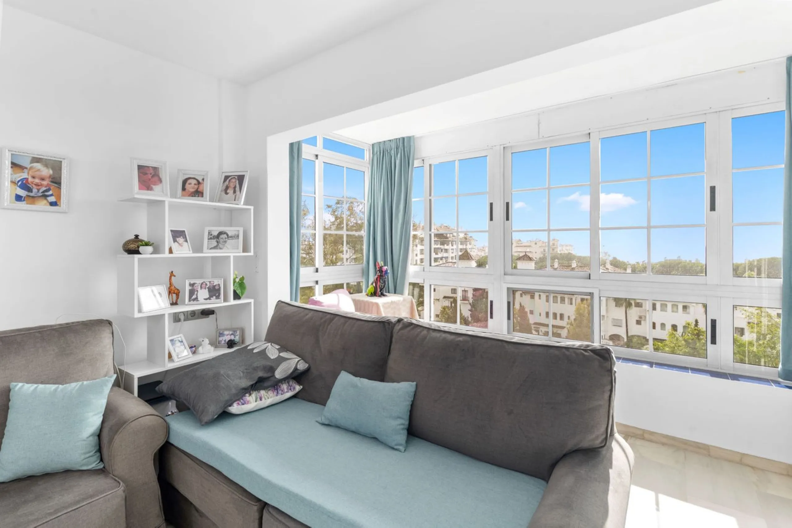 Apartment - Middle Floor Apartment в продаже в Marbella, Málaga. В доме 2 спален и 2 ванных комнат. Площадь дома 78 м²