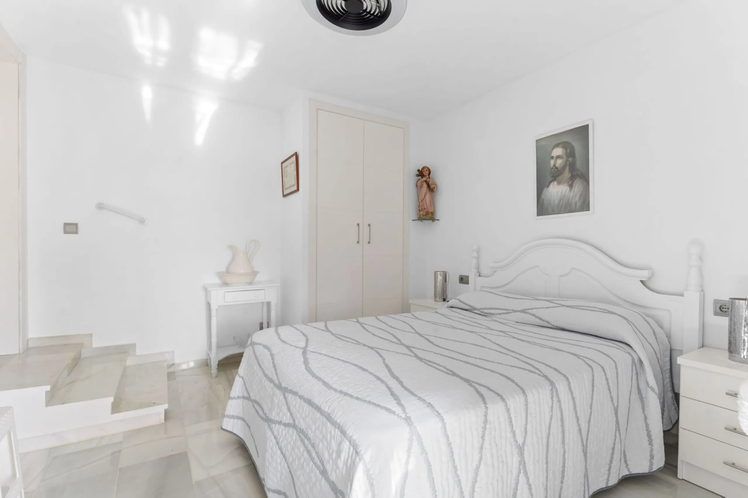 Apartment - Middle Floor Apartment в продаже в Marbella, Málaga. В доме 2 спален и 2 ванных комнат. Площадь дома 78 м²