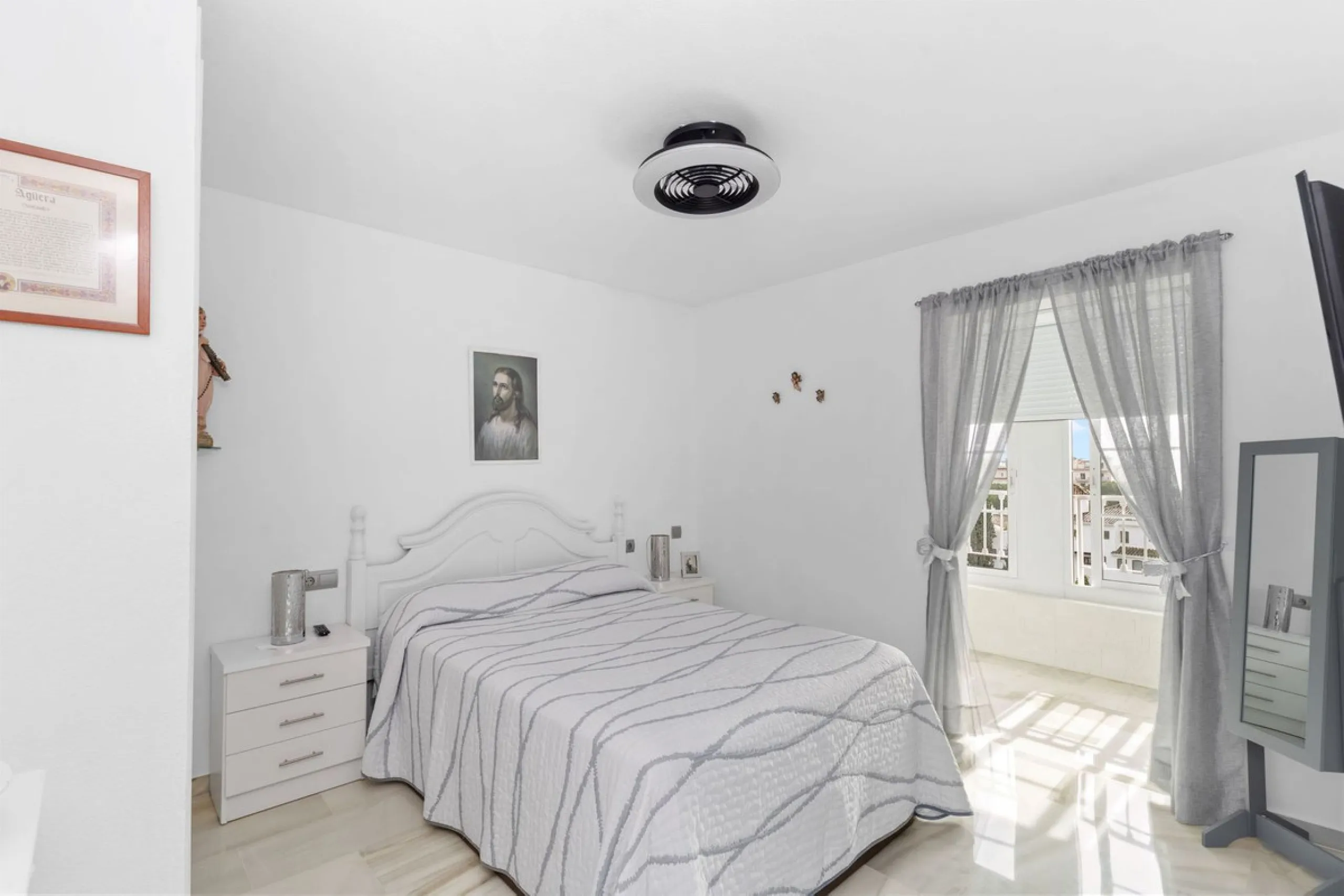 Apartment - Middle Floor Apartment в продаже в Marbella, Málaga. В доме 2 спален и 2 ванных комнат. Площадь дома 78 м²