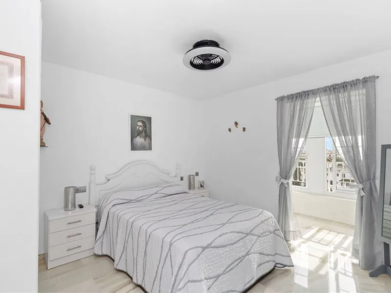 Apartment - Middle Floor Apartment в продаже в Marbella, Málaga. В доме 2 спален и 2 ванных комнат. Площадь дома 78 м²