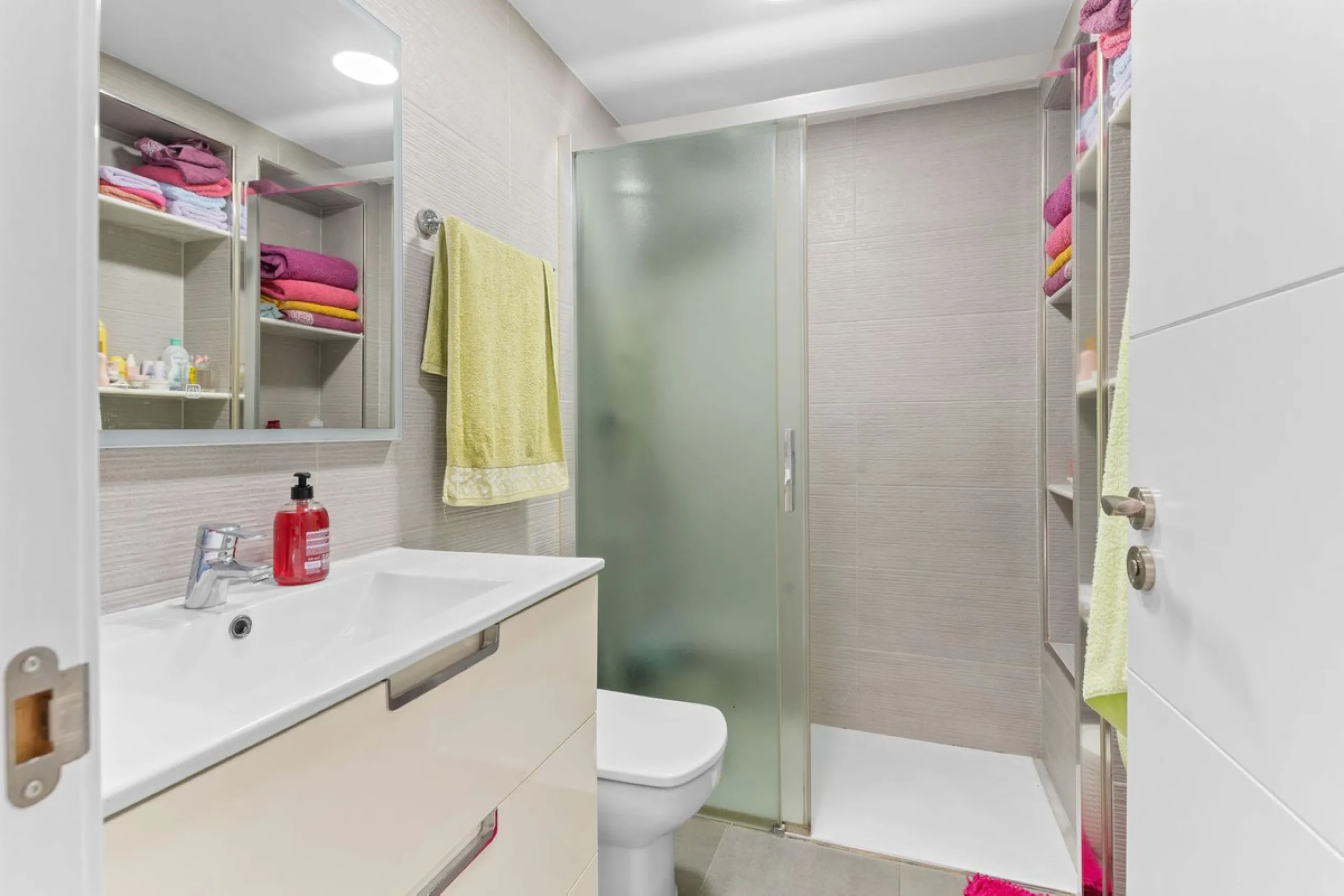 Apartment - Middle Floor Apartment в продаже в Marbella, Málaga. В доме 2 спален и 2 ванных комнат. Площадь дома 78 м²