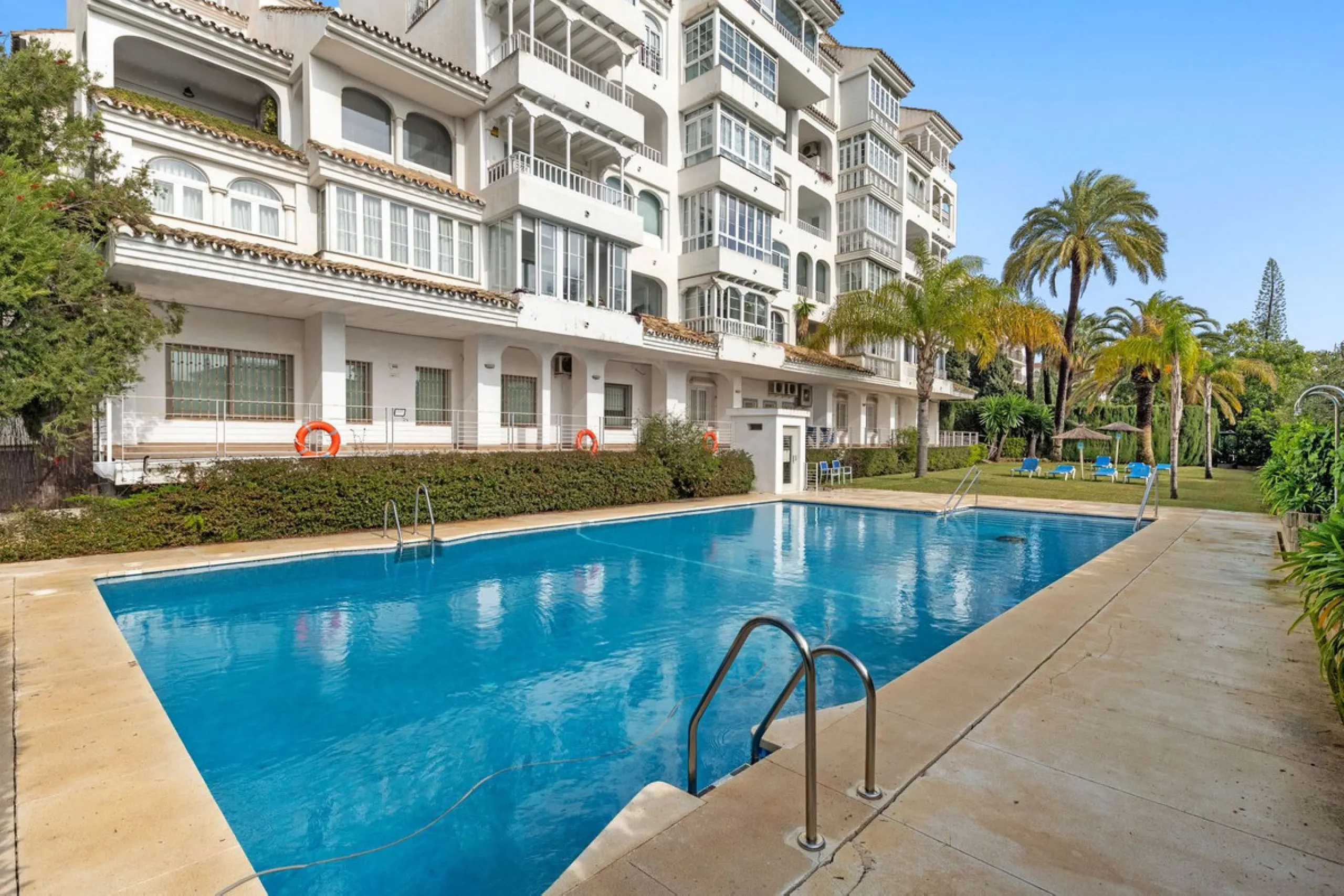 Apartment - Middle Floor Apartment в продаже в Marbella, Málaga. В доме 2 спален и 2 ванных комнат. Площадь дома 78 м²