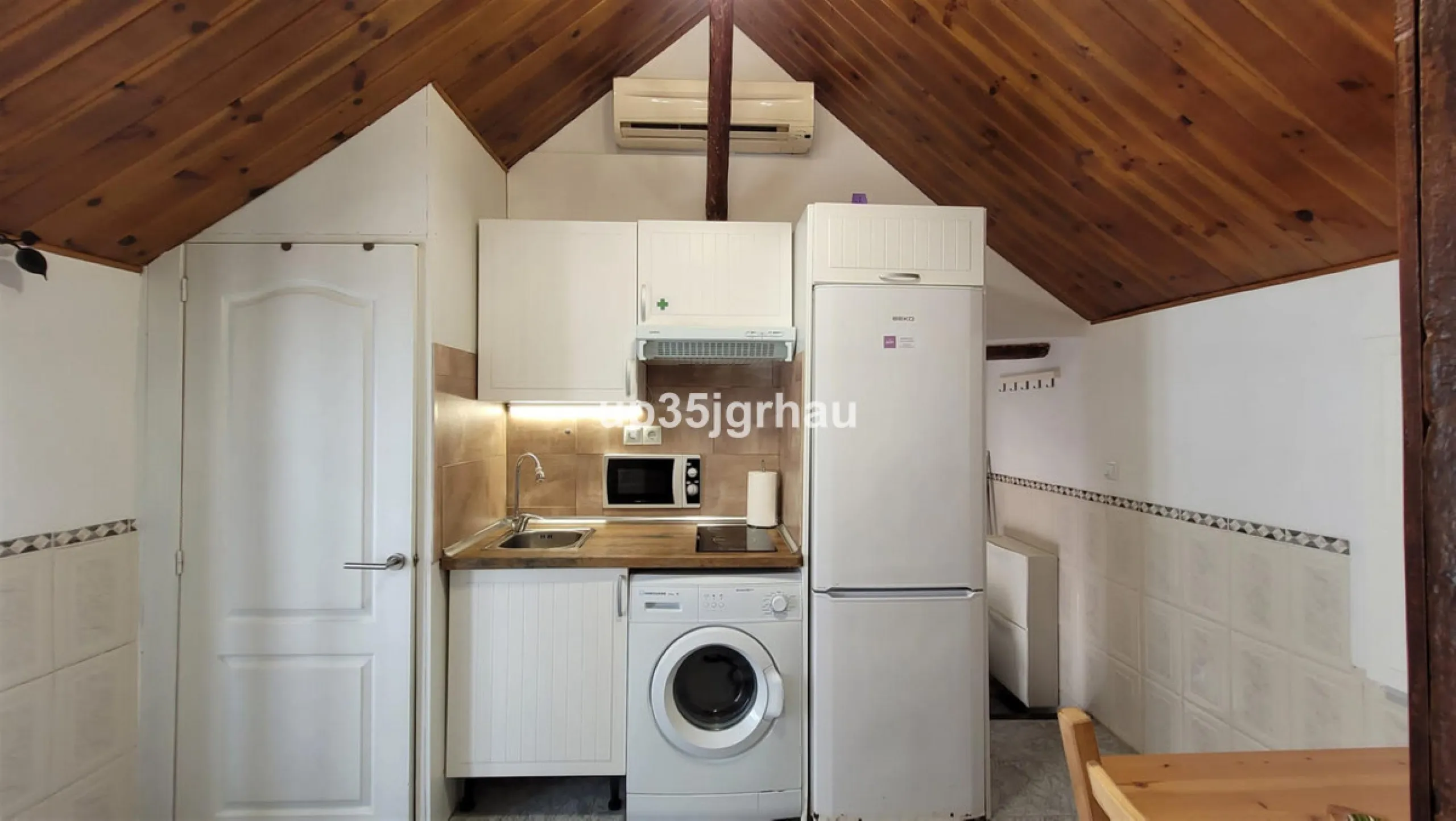 Studio in the center of Estepona, 50 meters from the beach, in a quiet alley on the first floor.