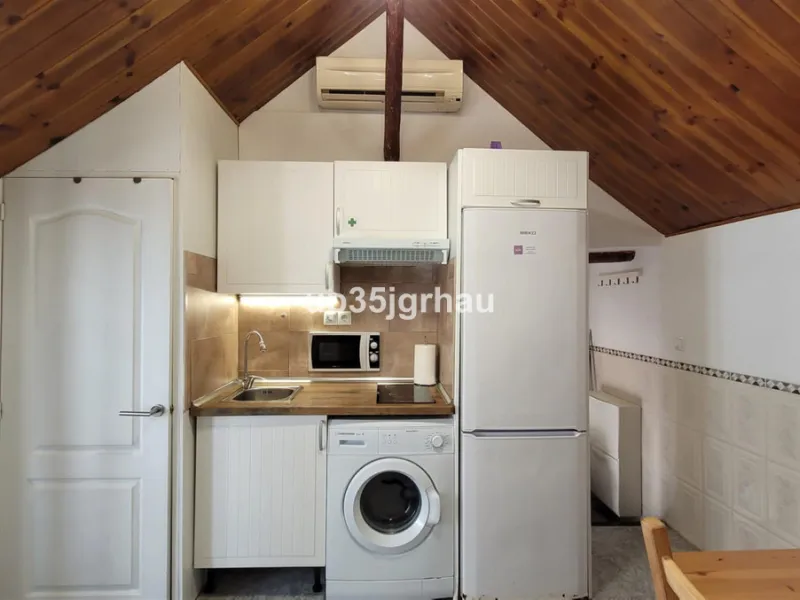 Studio in the center of Estepona, 50 meters from the beach, in a quiet alley on the first floor.