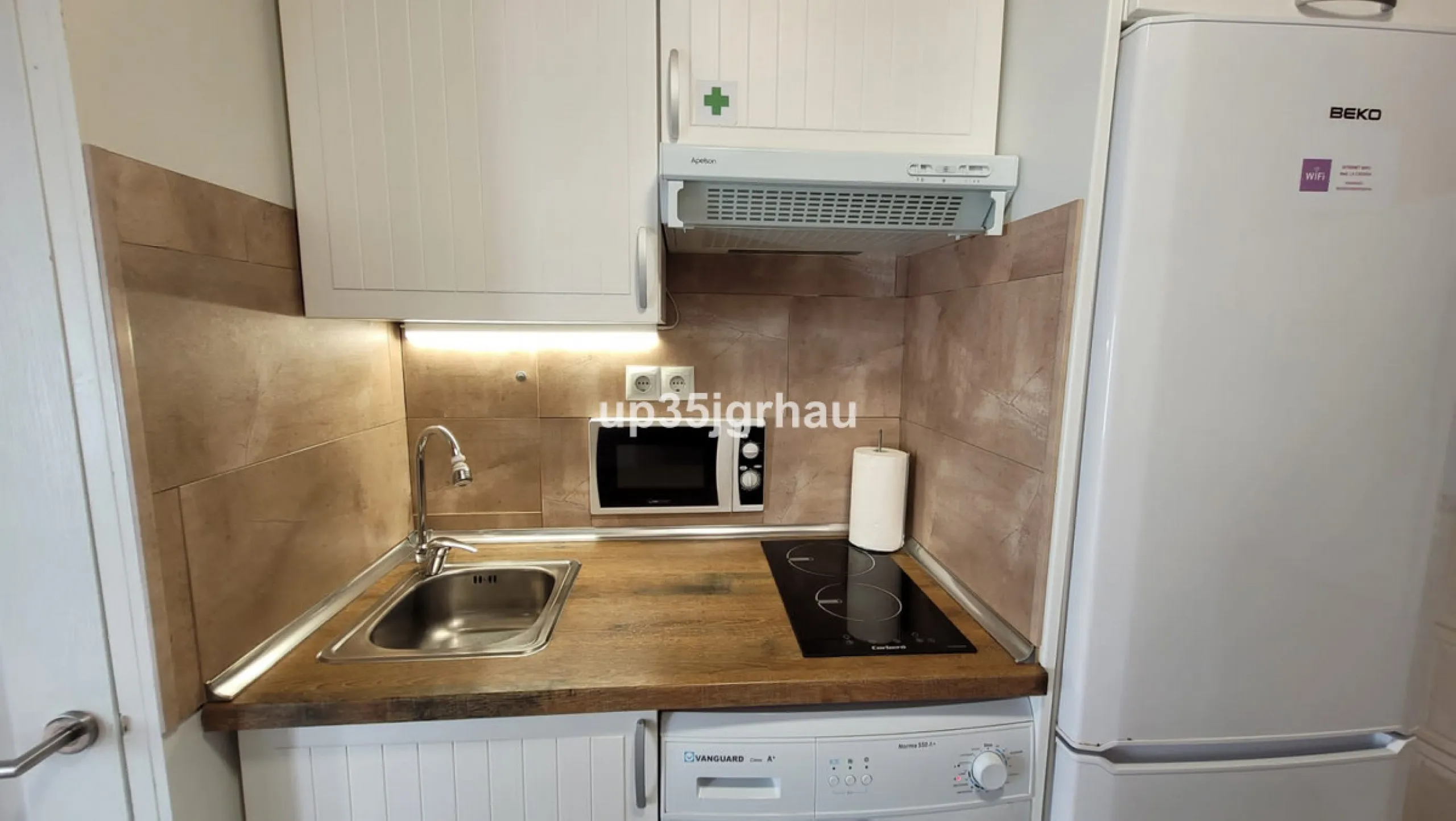 Studio in the center of Estepona, 50 meters from the beach, in a quiet alley on the first floor.
