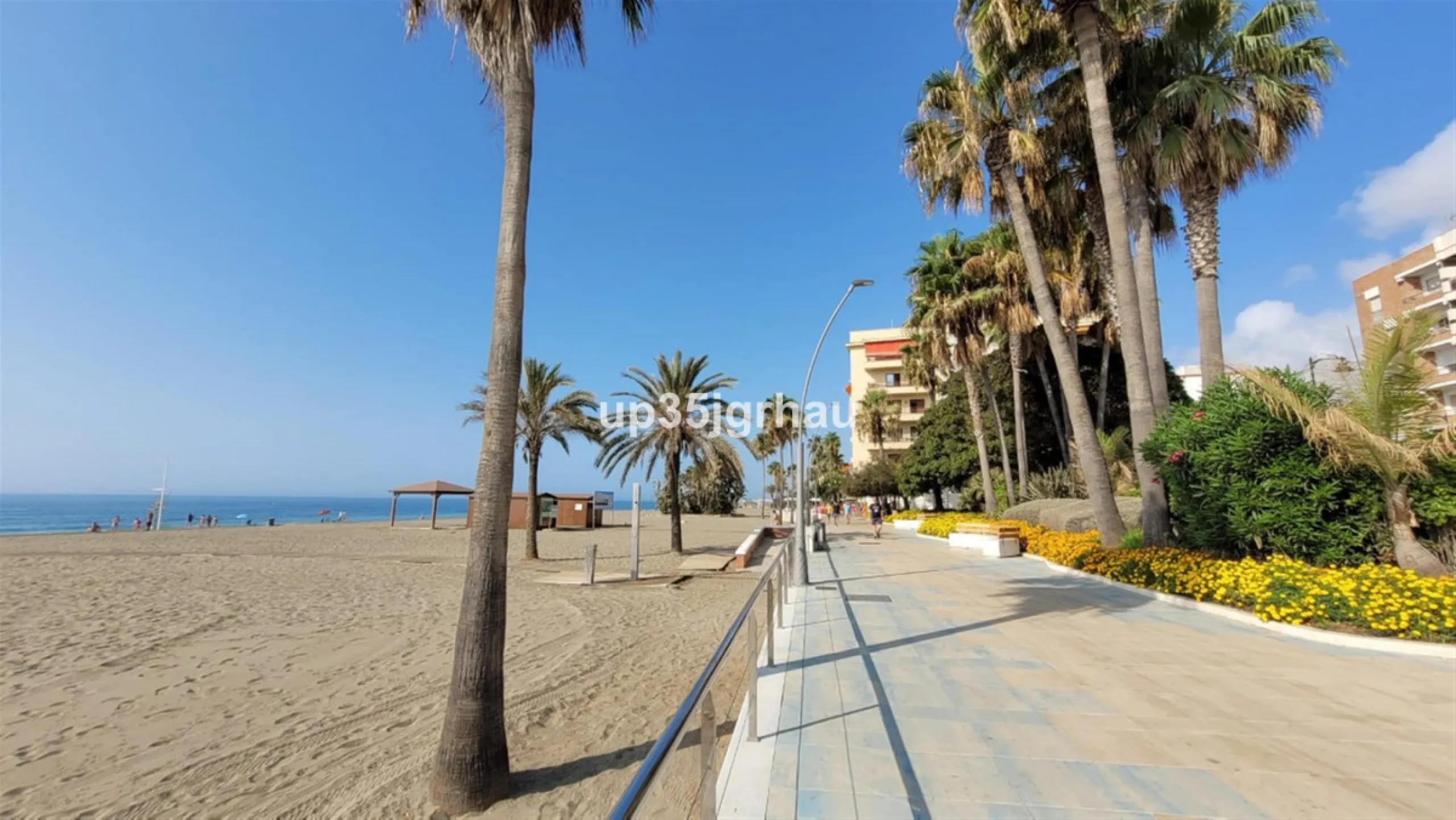 Studio in the center of Estepona, 50 meters from the beach, in a quiet alley on the first floor.