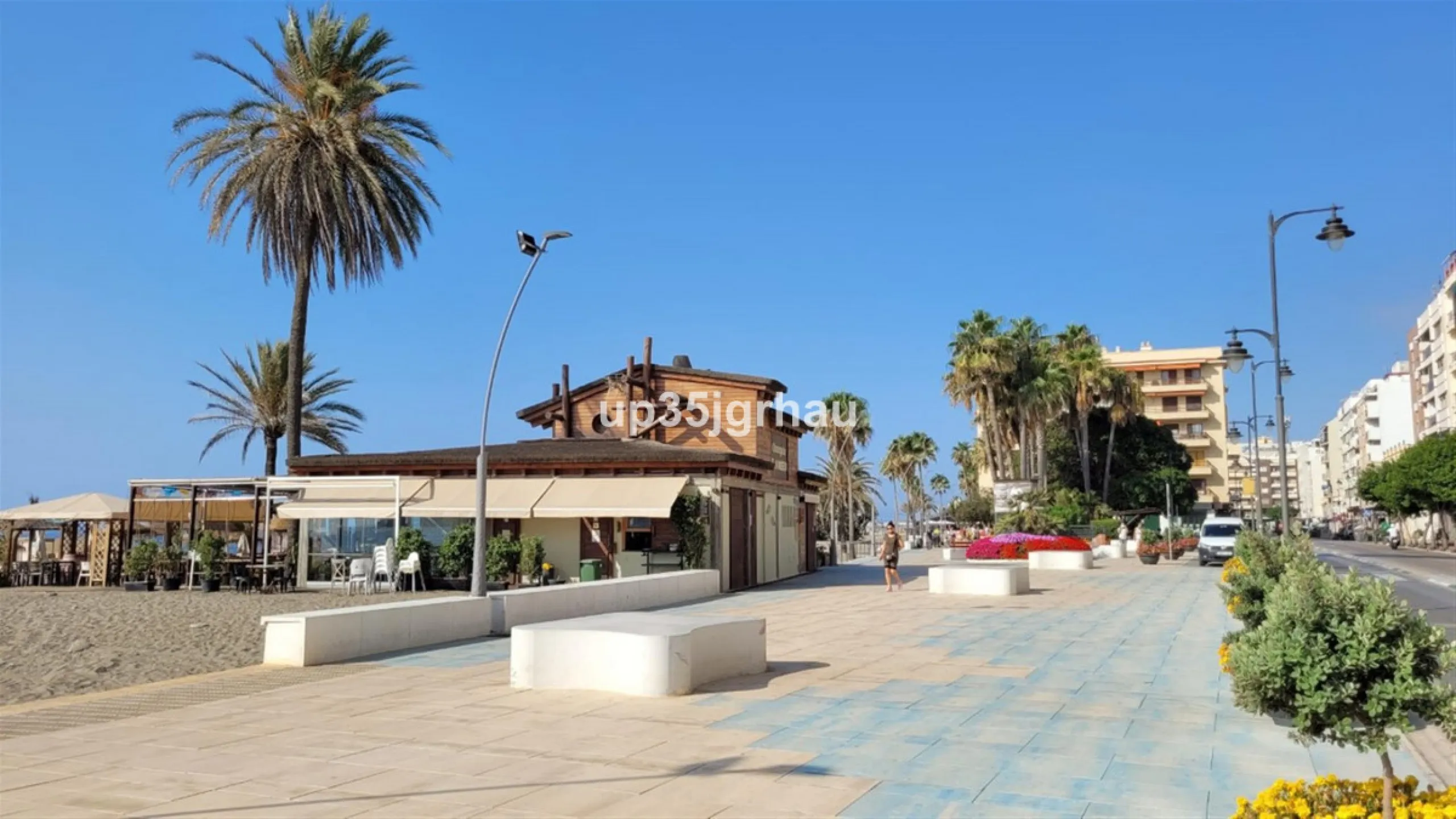 Studio in the center of Estepona, 50 meters from the beach, in a quiet alley on the first floor.