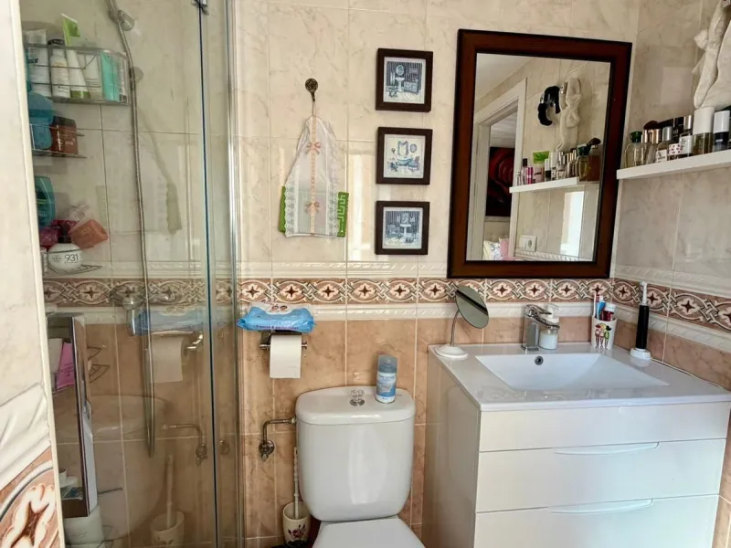 Spectacular penthouse for sale in Estepona, located in the sought-after area of Sierra Estepona, a unique property that stands out for its spacious layout, brightness and excellent condition.