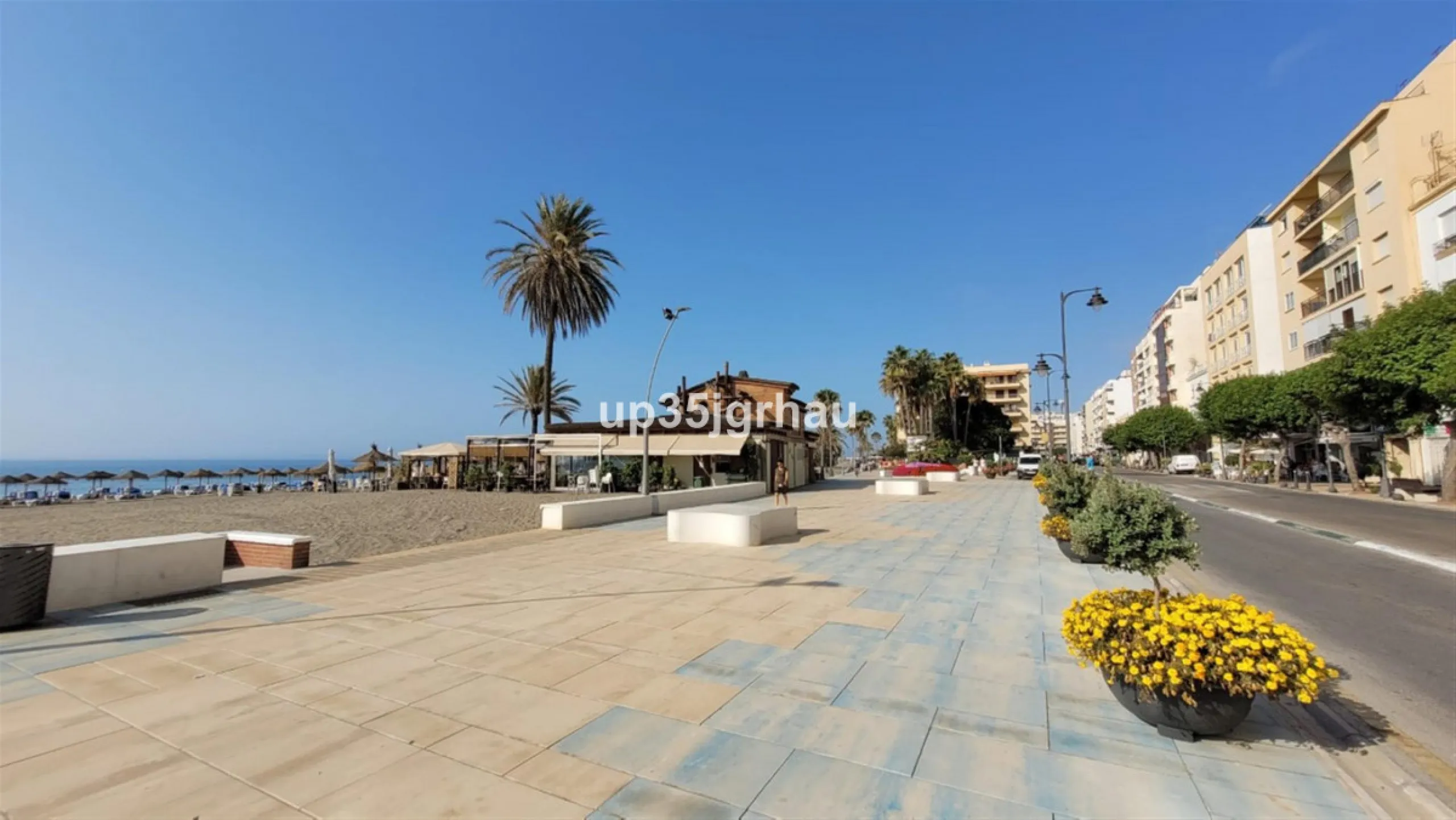 Studio in the center of Estepona, 50 meters from the beach, in a quiet alley on the first floor.