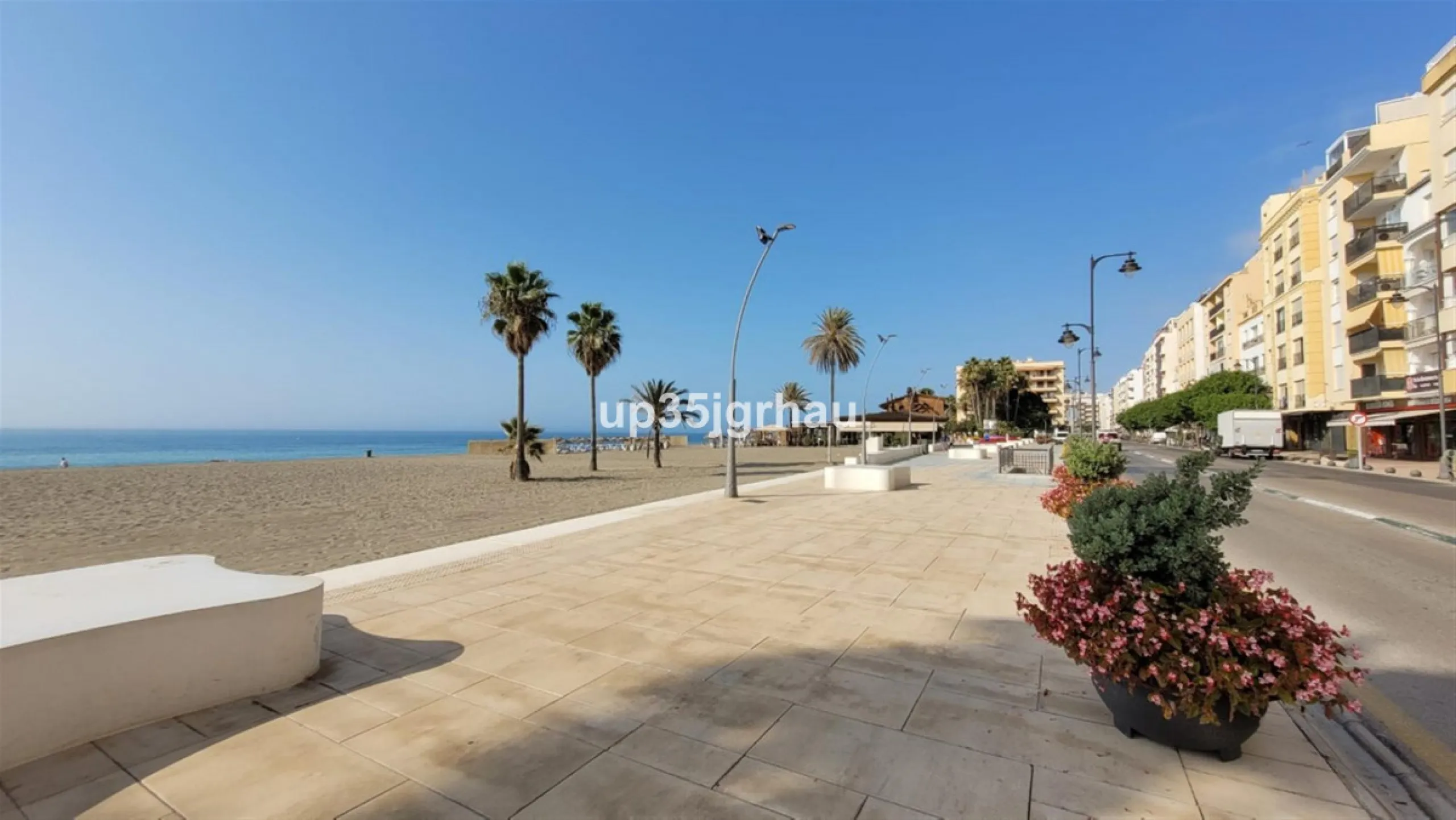 Studio in the center of Estepona, 50 meters from the beach, in a quiet alley on the first floor.