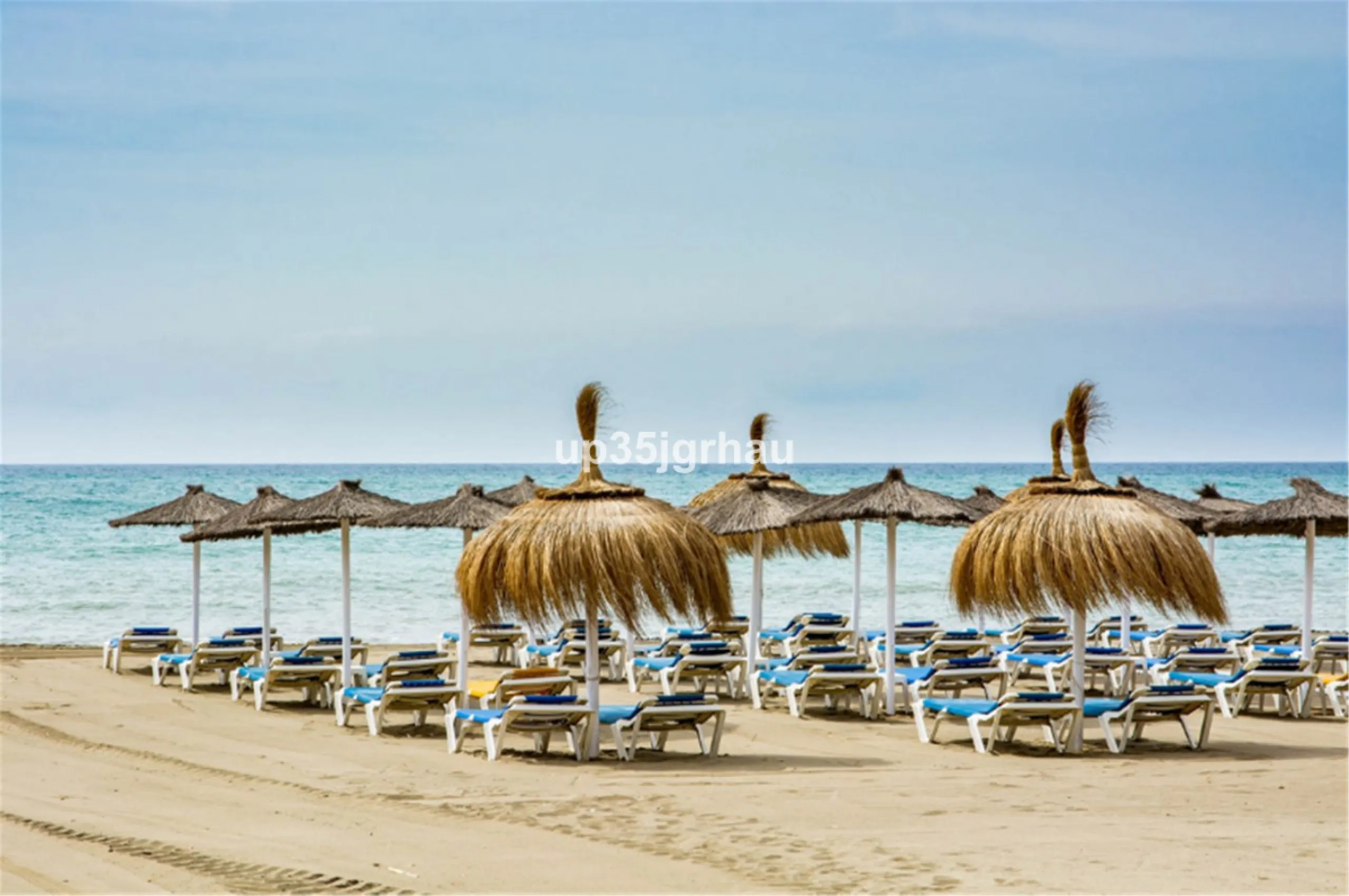 Studio in the center of Estepona, 50 meters from the beach, in a quiet alley on the first floor.