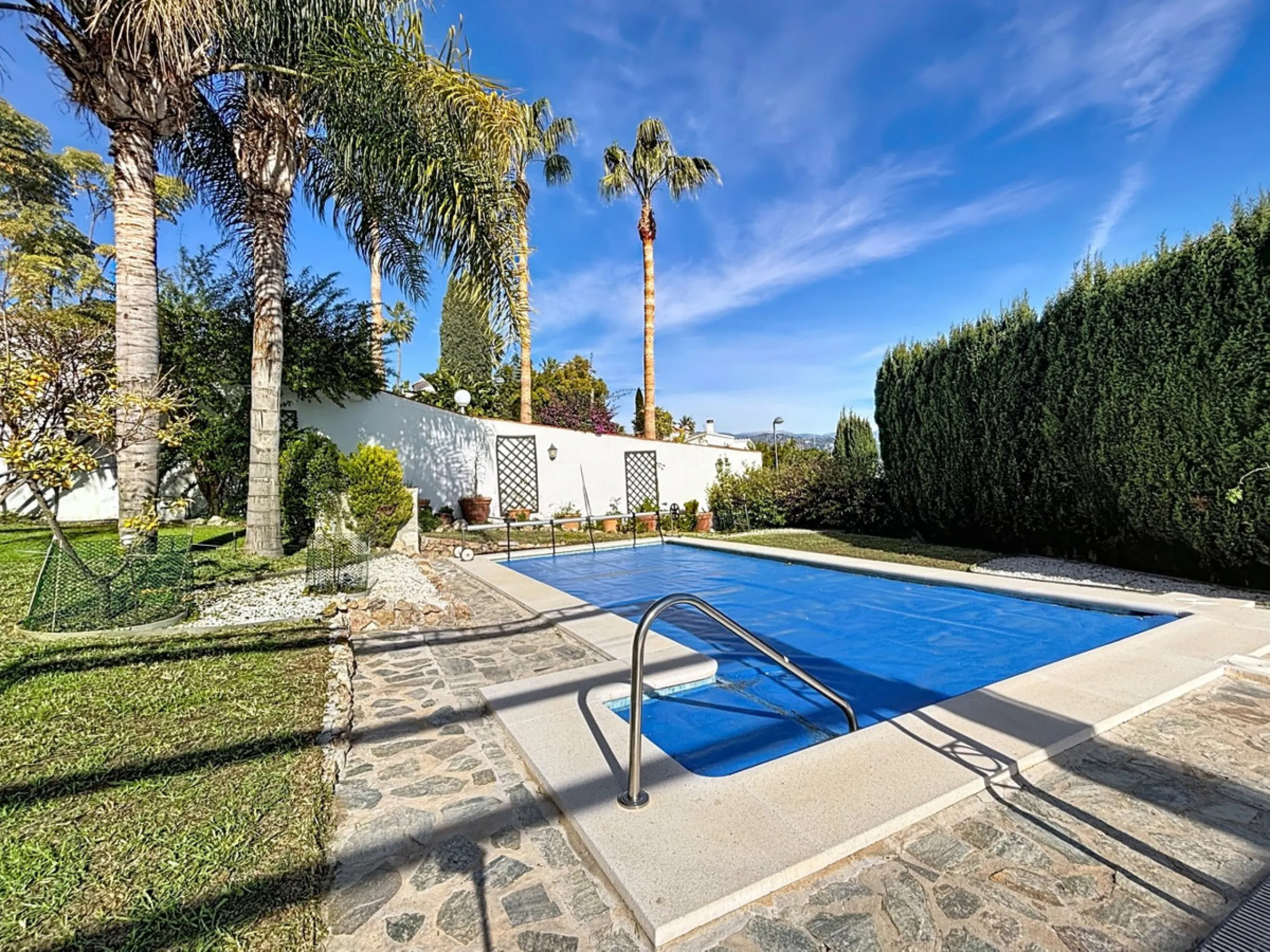Discover your corner of paradise in this captivating three-bedroom, three-bathroom home, located in the sought-after El Capitan Urbanization. Distributed over two floors, this property perfectly combines modern comfort with the relaxed elegance of the Spa