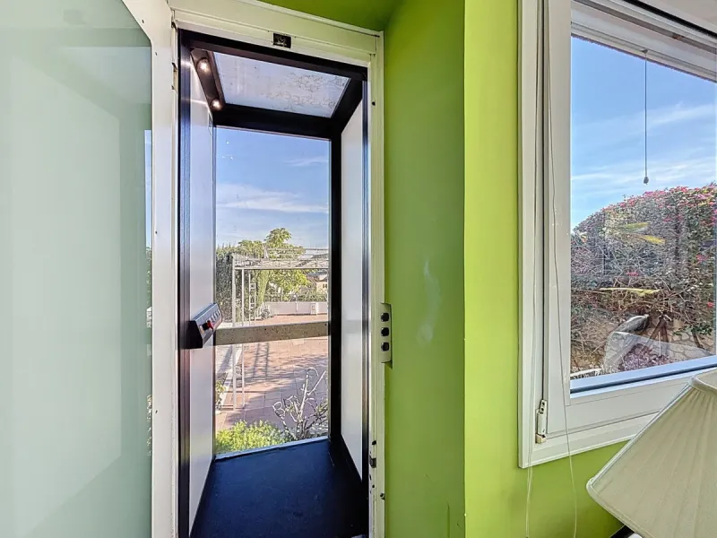 Discover your corner of paradise in this captivating three-bedroom, three-bathroom home, located in the sought-after El Capitan Urbanization. Distributed over two floors, this property perfectly combines modern comfort with the relaxed elegance of the Spa