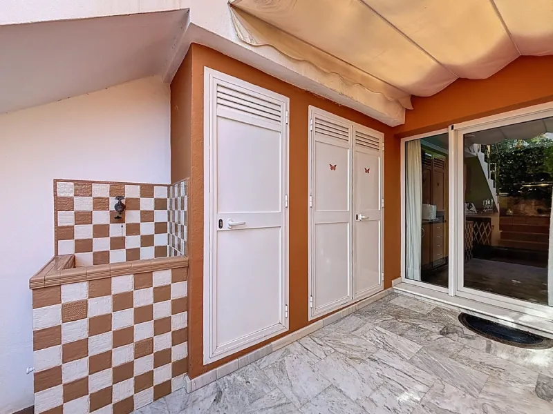 Discover your corner of paradise in this captivating three-bedroom, three-bathroom home, located in the sought-after El Capitan Urbanization. Distributed over two floors, this property perfectly combines modern comfort with the relaxed elegance of the Spa