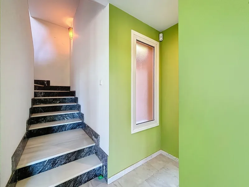 Discover your corner of paradise in this captivating three-bedroom, three-bathroom home, located in the sought-after El Capitan Urbanization. Distributed over two floors, this property perfectly combines modern comfort with the relaxed elegance of the Spa